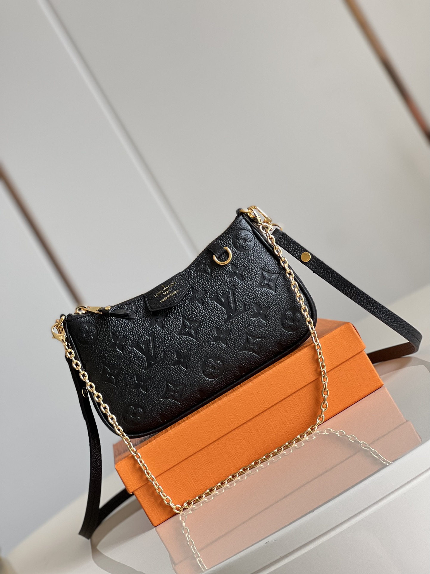 l**is V*t*n  easy pouch on strap handbag