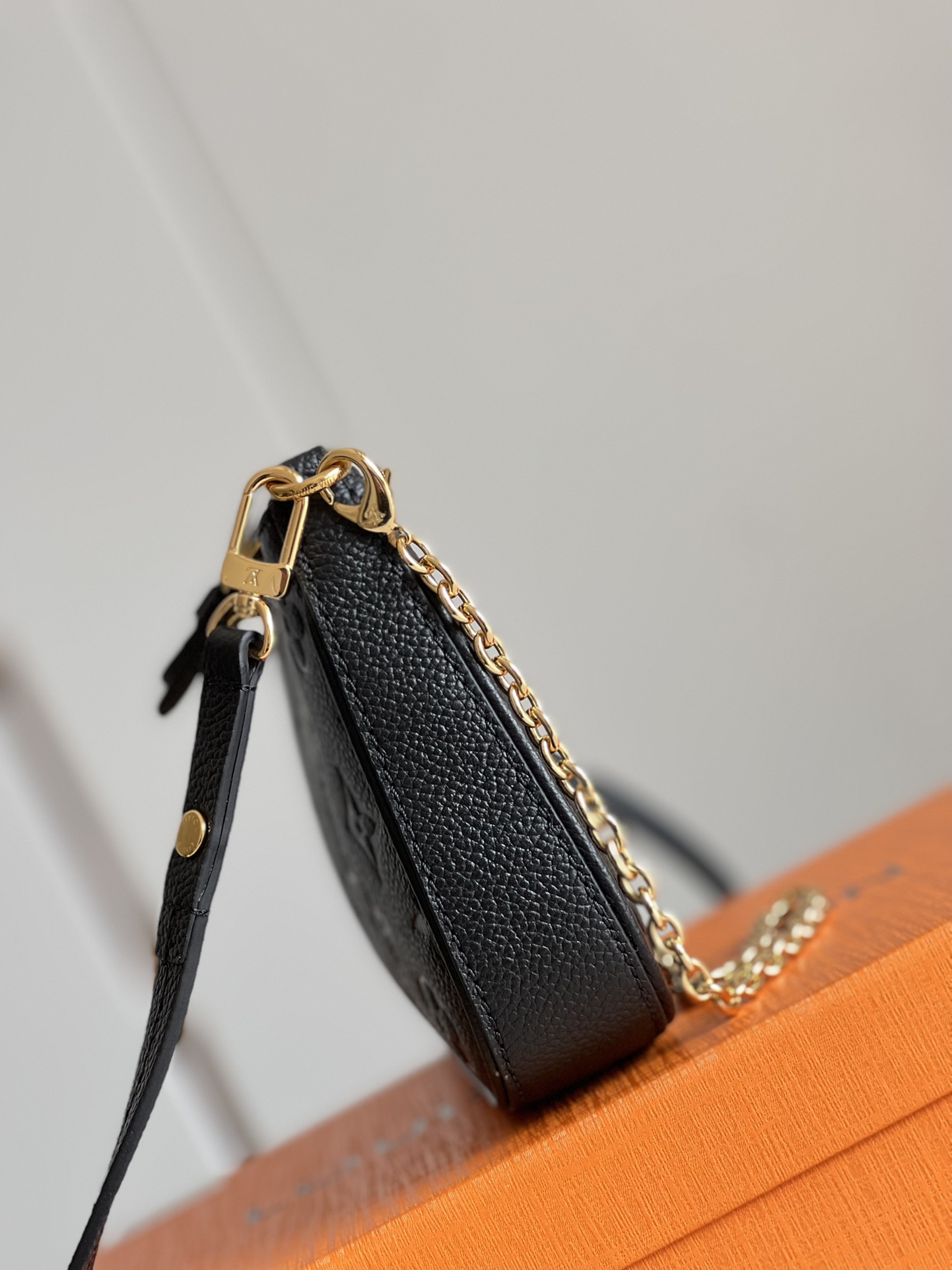 l**is V*t*n  easy pouch on strap handbag