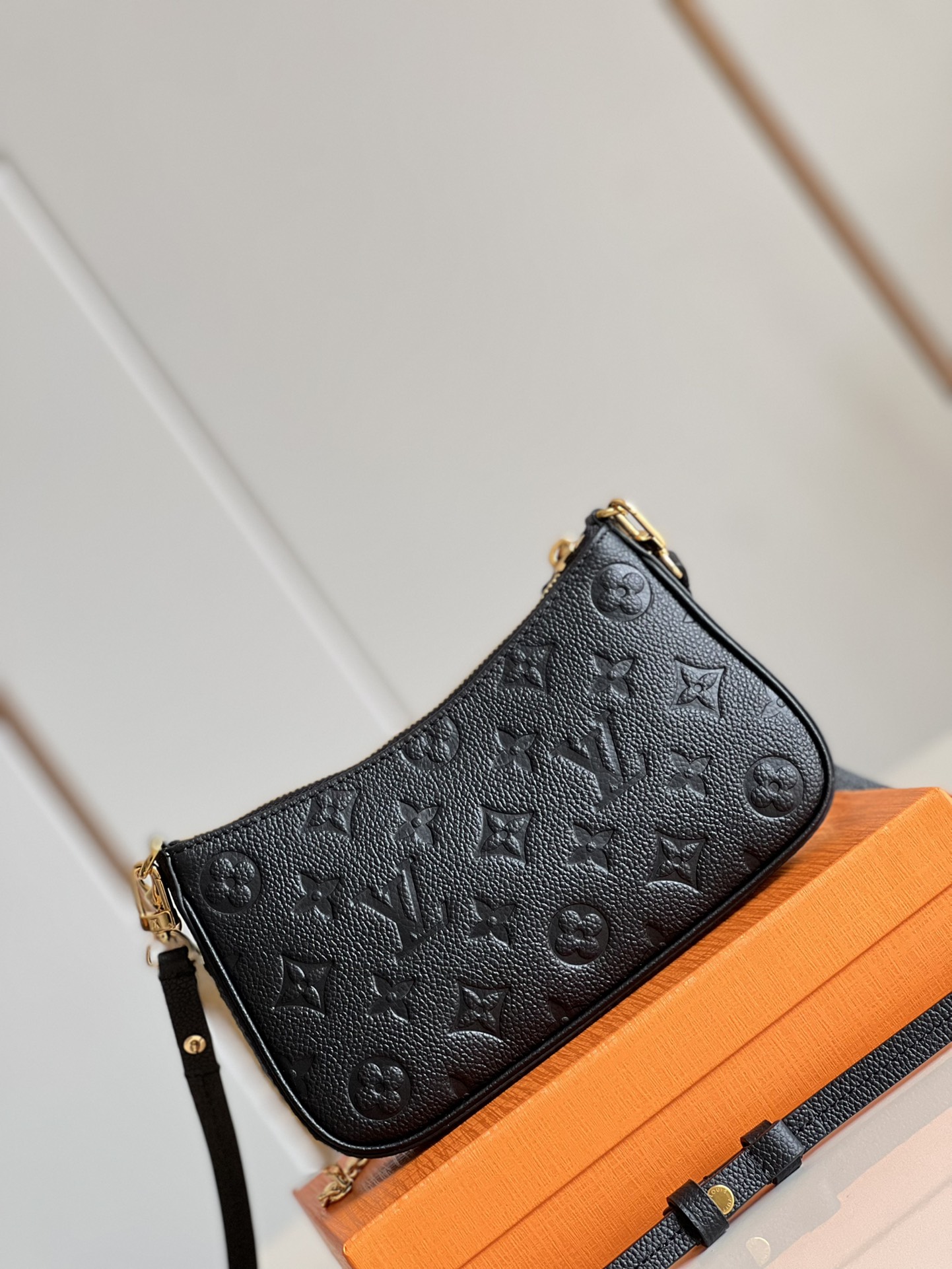 l**is V*t*n  easy pouch on strap handbag