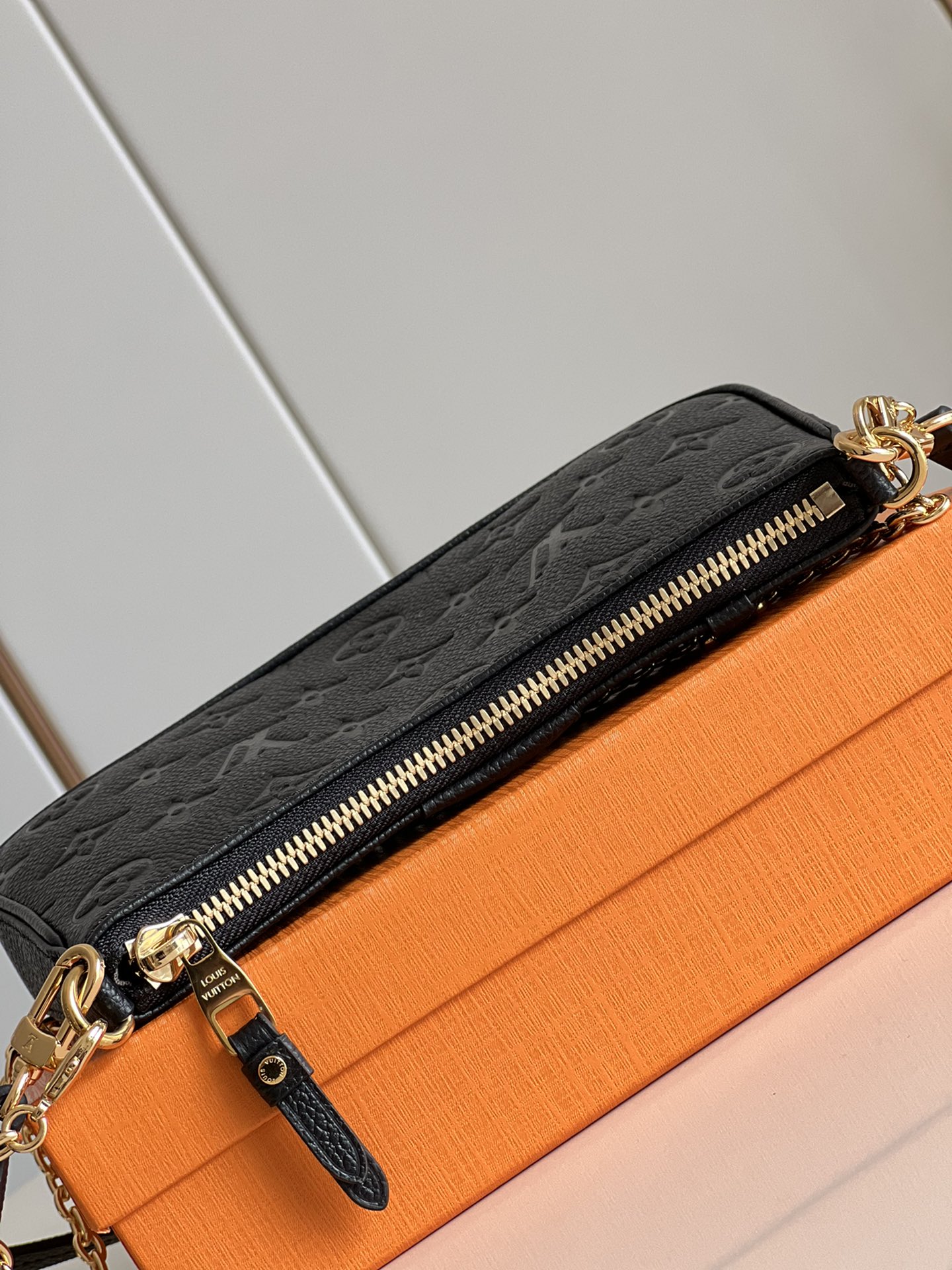 l**is V*t*n  easy pouch on strap handbag