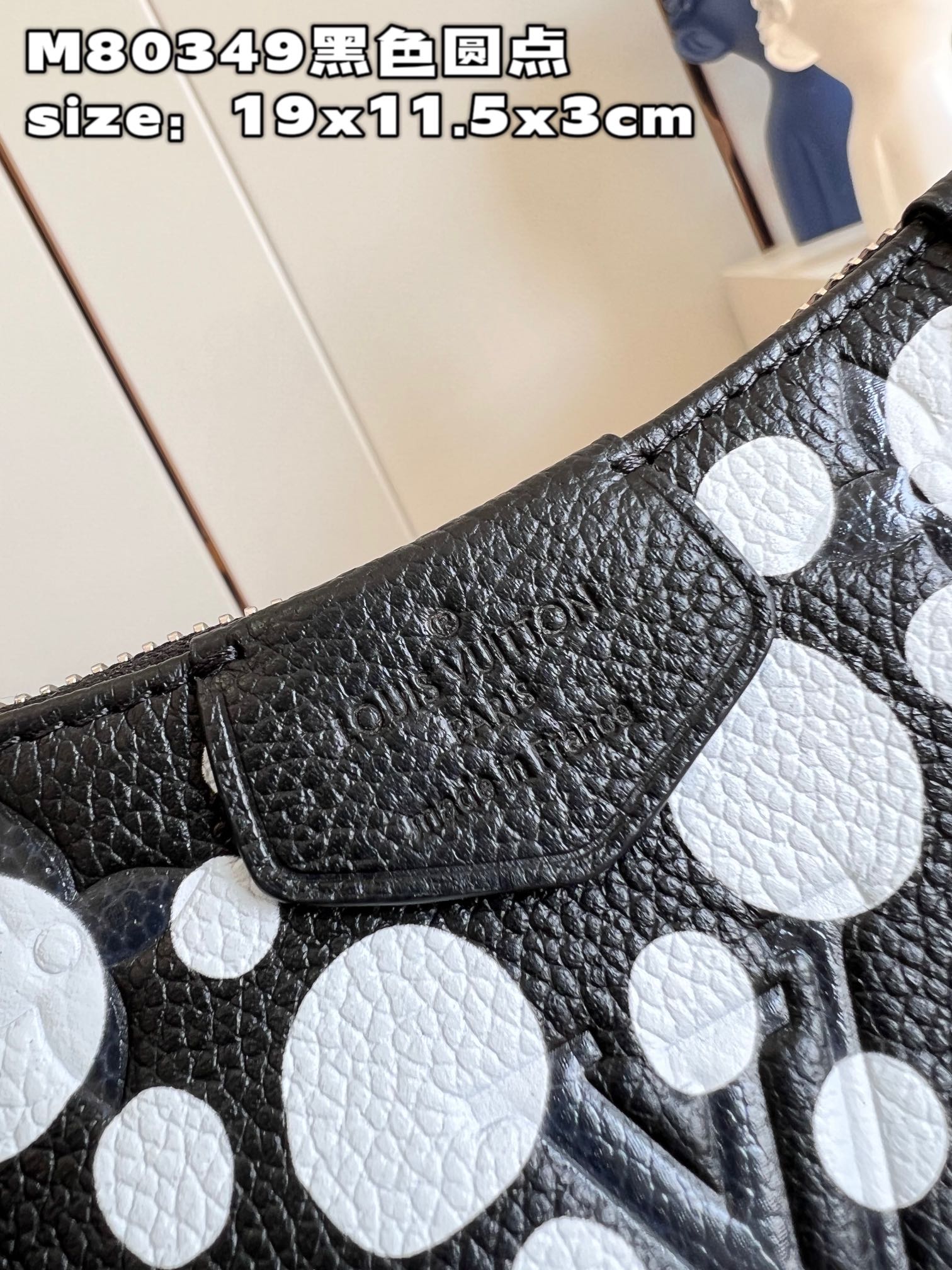 l**is V*t*n  easy pouch on strap handbag
