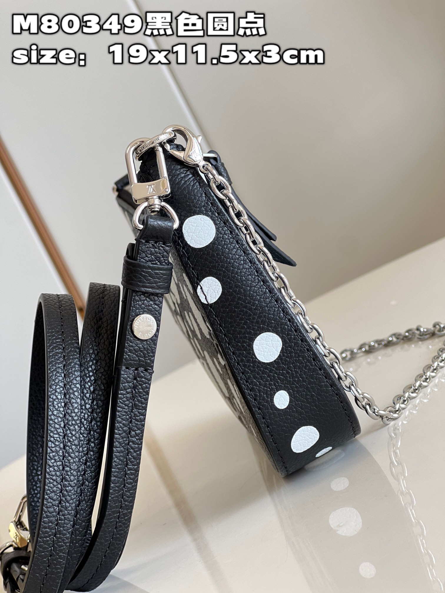 l**is V*t*n  easy pouch on strap handbag