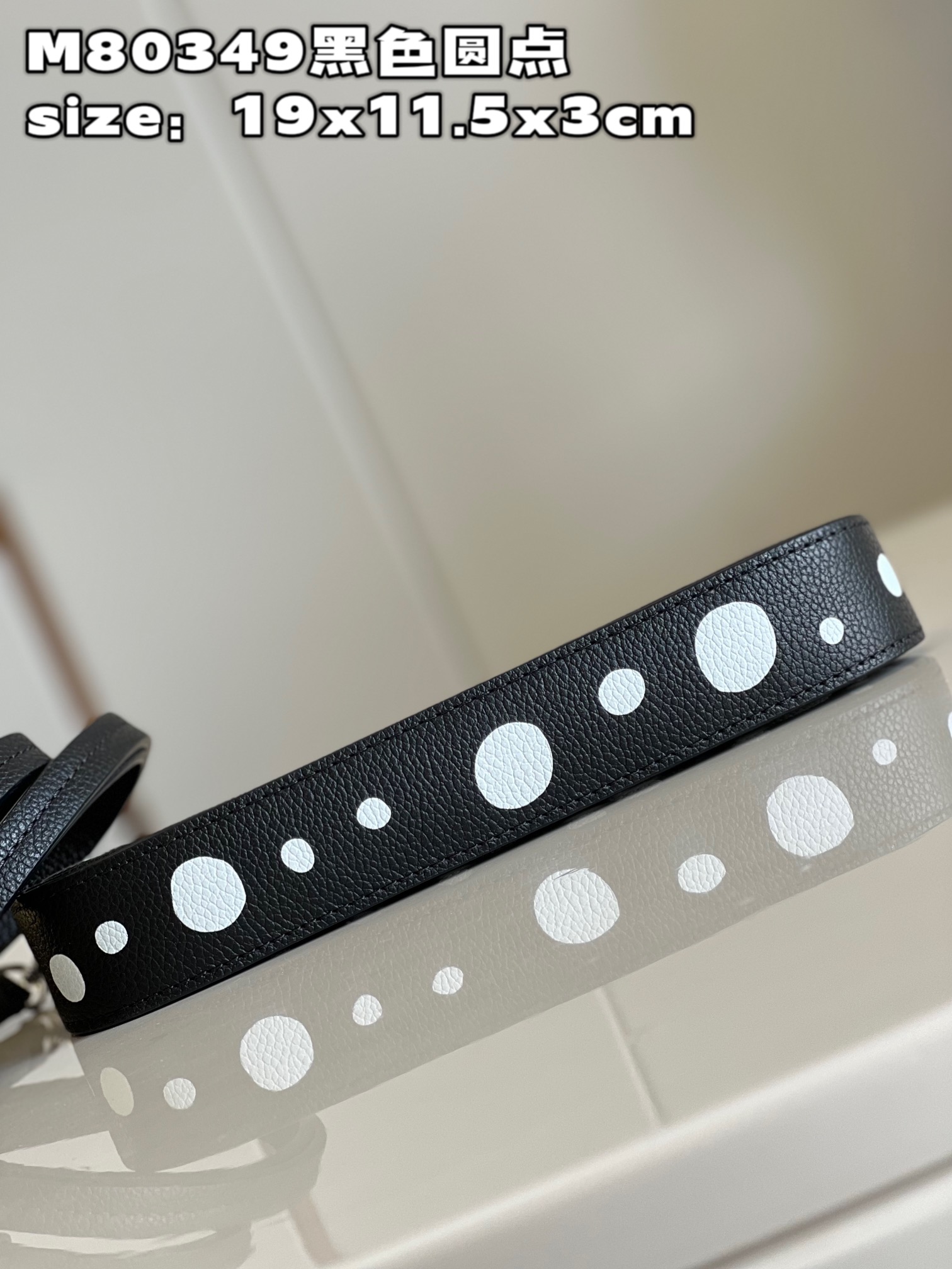 l**is V*t*n  easy pouch on strap handbag
