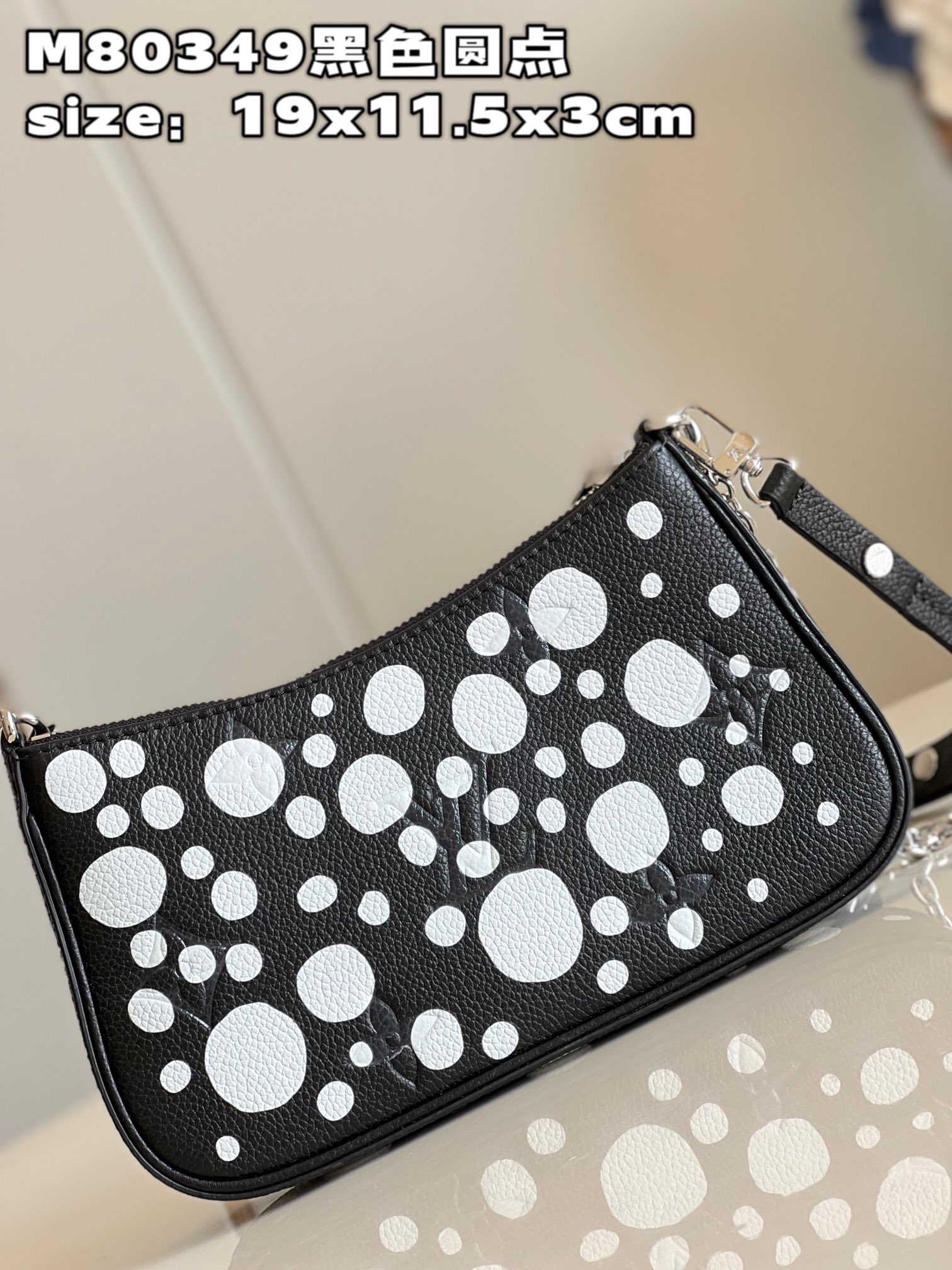 l**is V*t*n  easy pouch on strap handbag