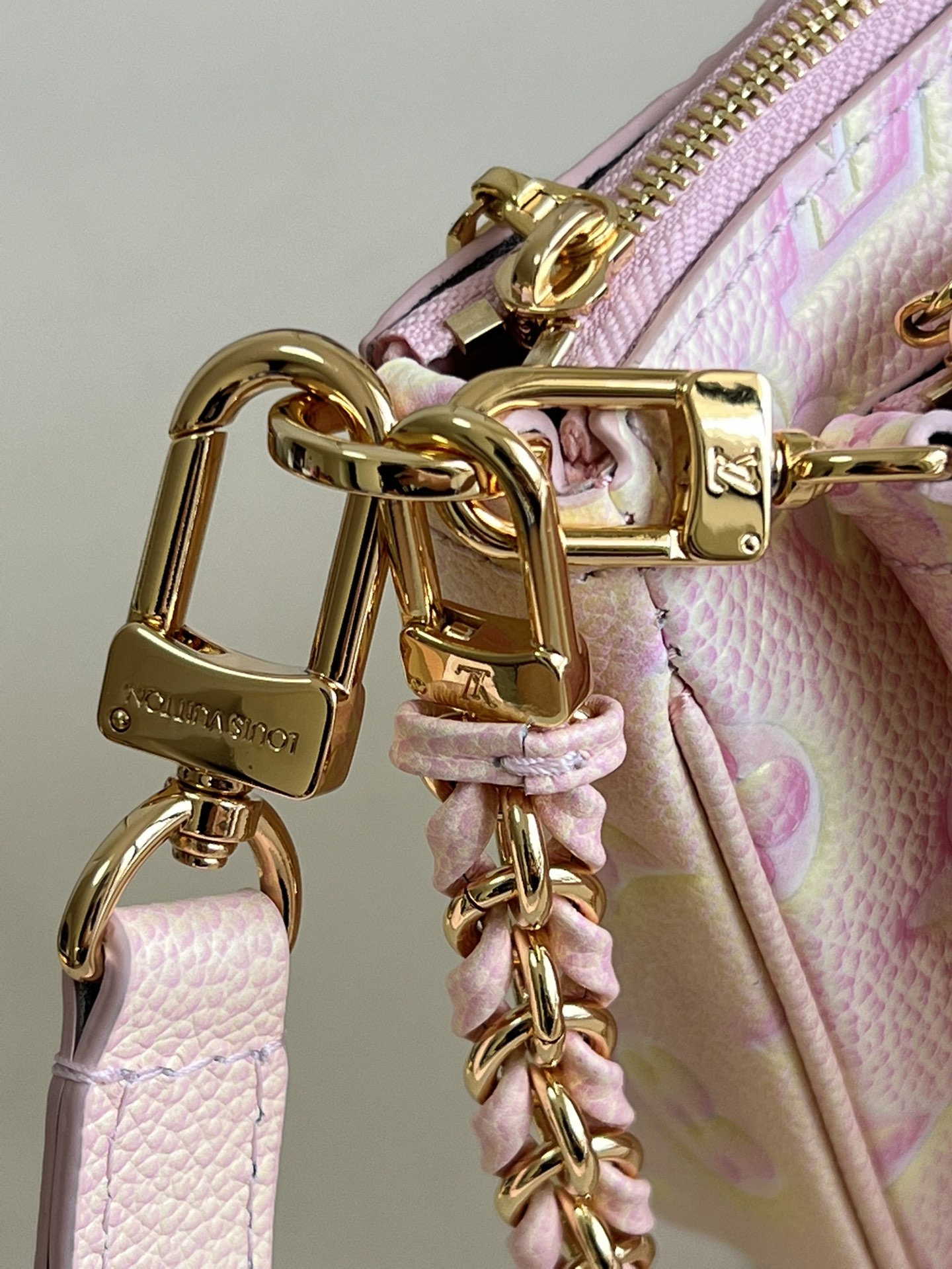 l**is V*t*n  multi pochette accessories