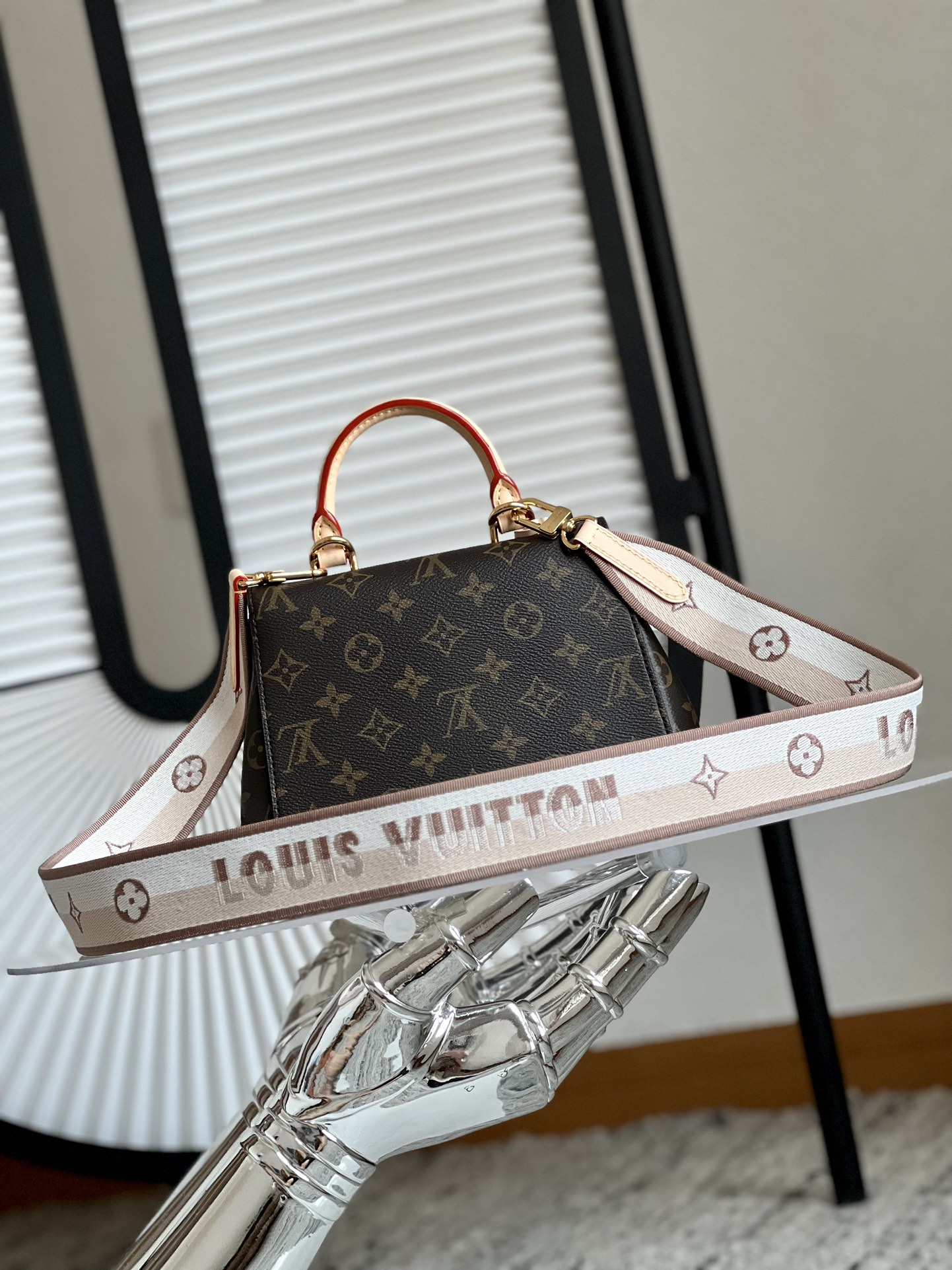 l**is V*t*n cluny mini