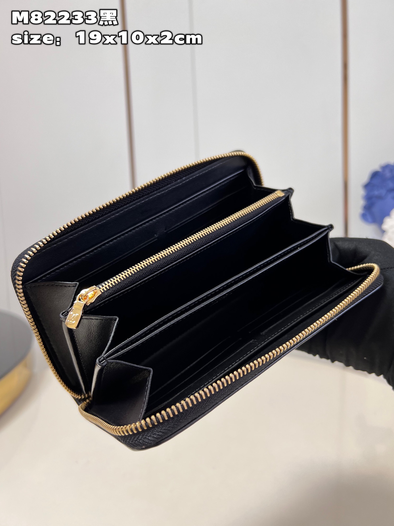 l**is V*t*n zippy wallet