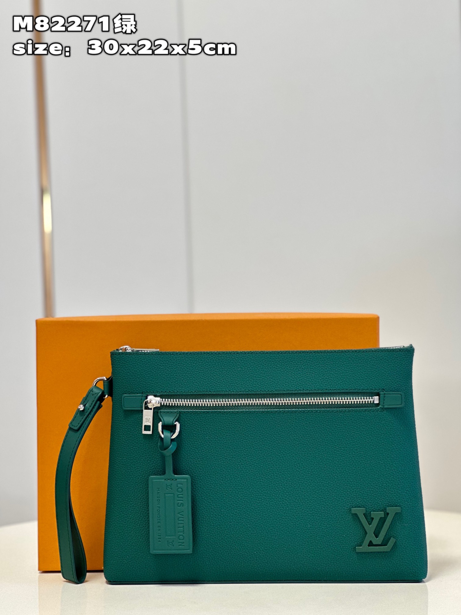 l**is V*t*n takeoff pouch