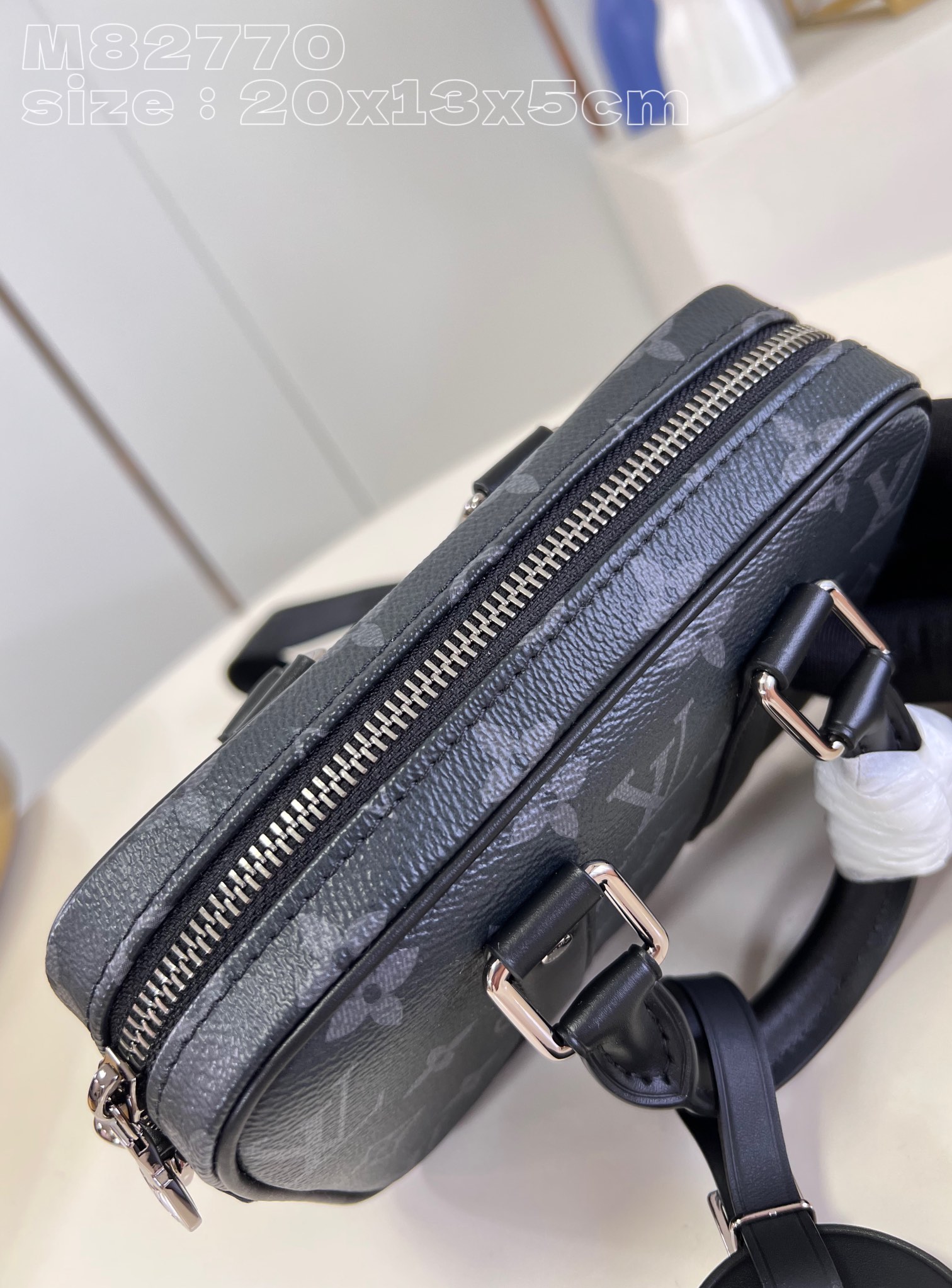 l**is V*t*n nano porte documents voyage