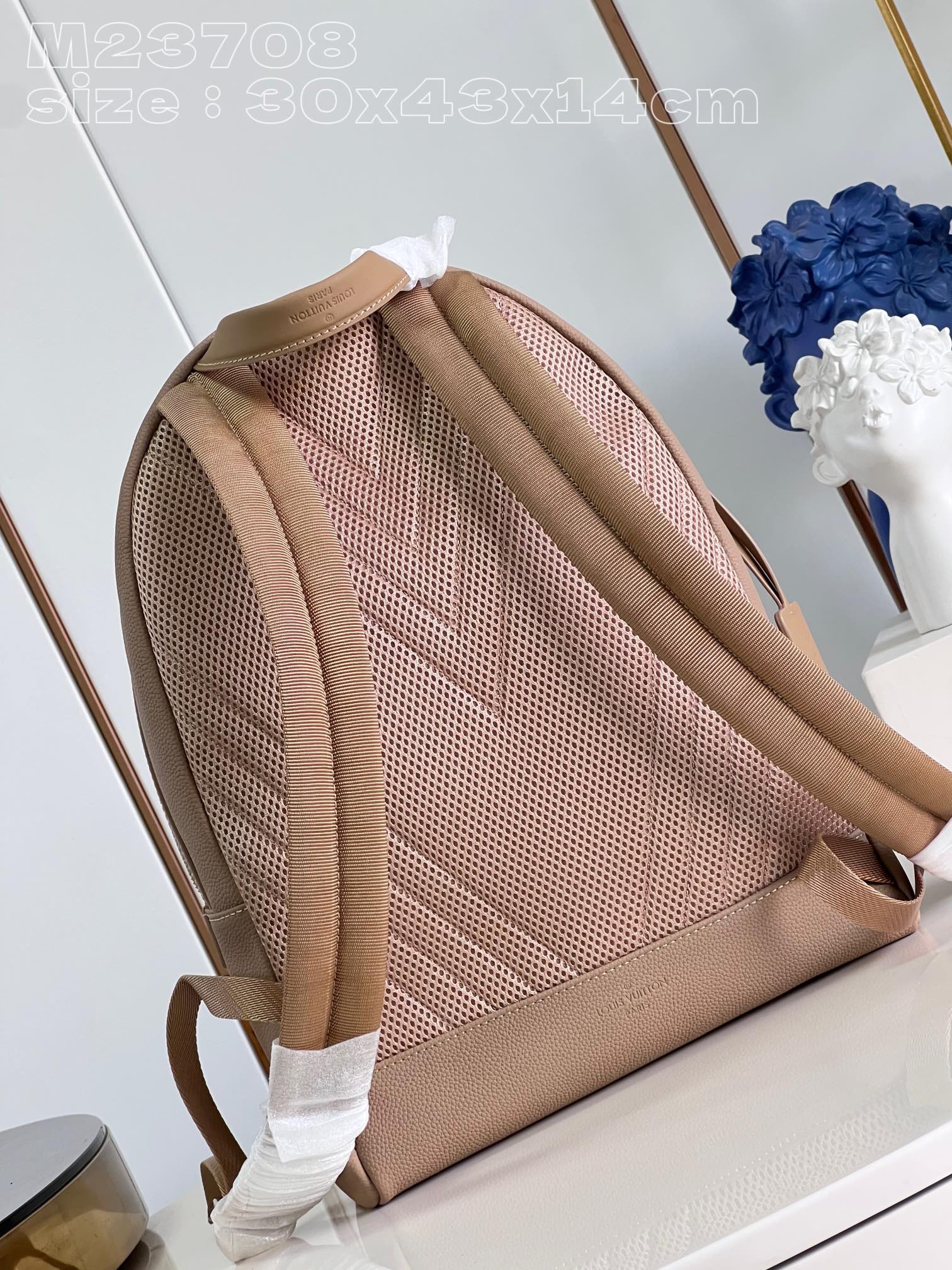 l**is V*t*n takeoff backpack