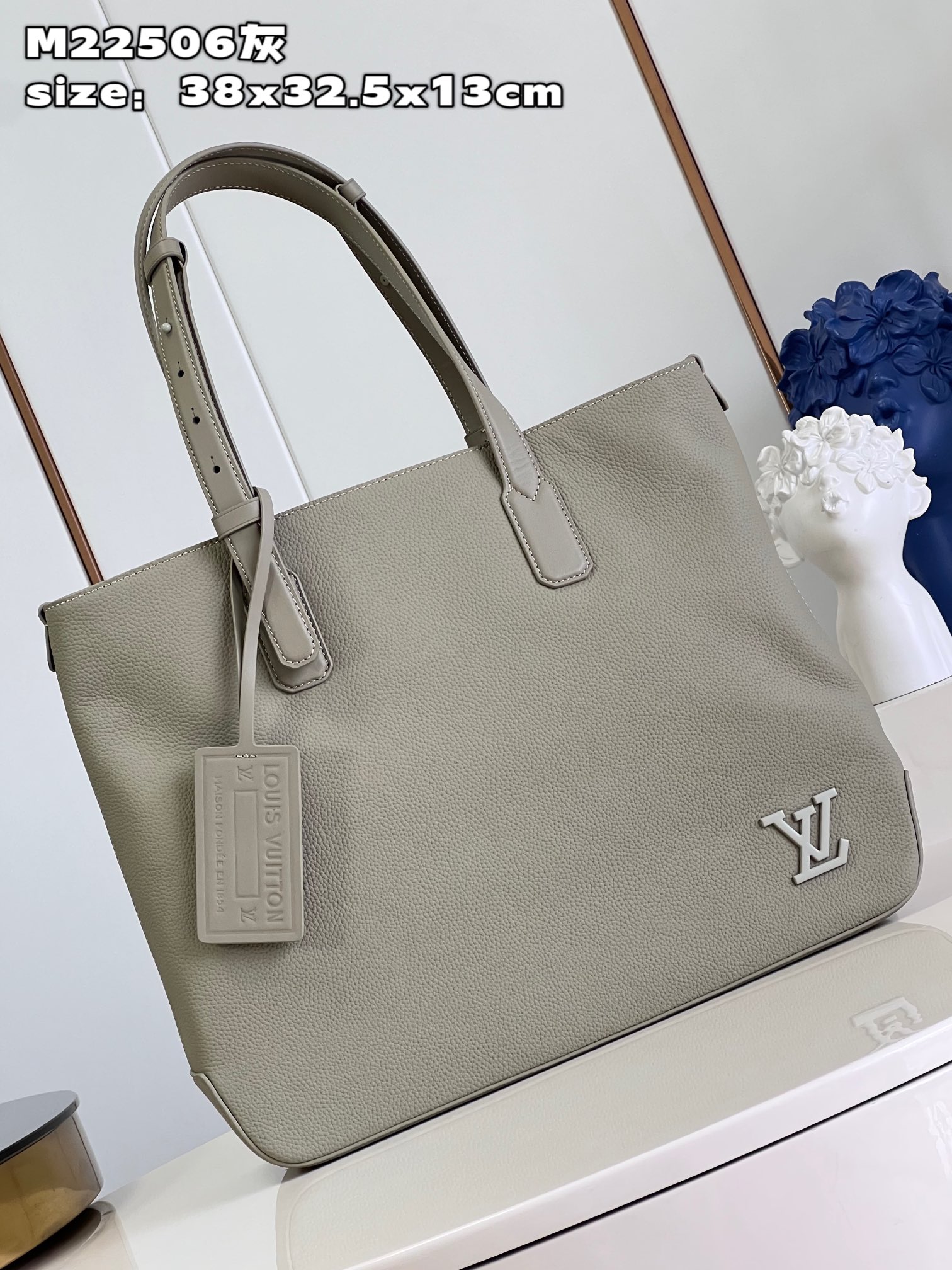 l**is V*t*n fastline tote