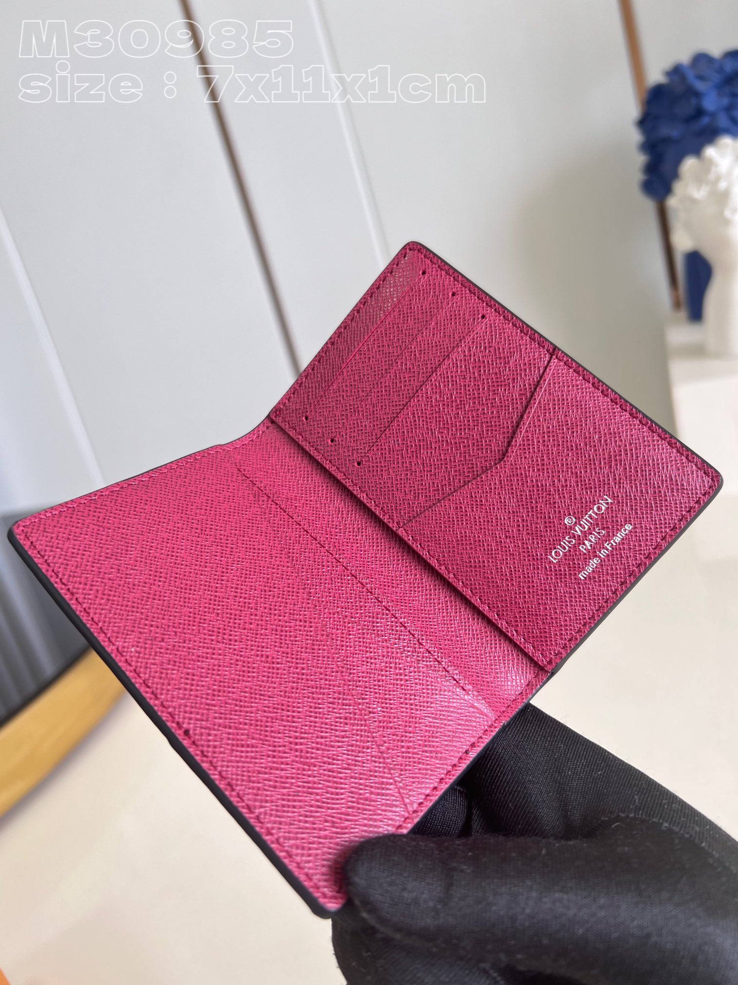 l**is V*t*n taïga wallet