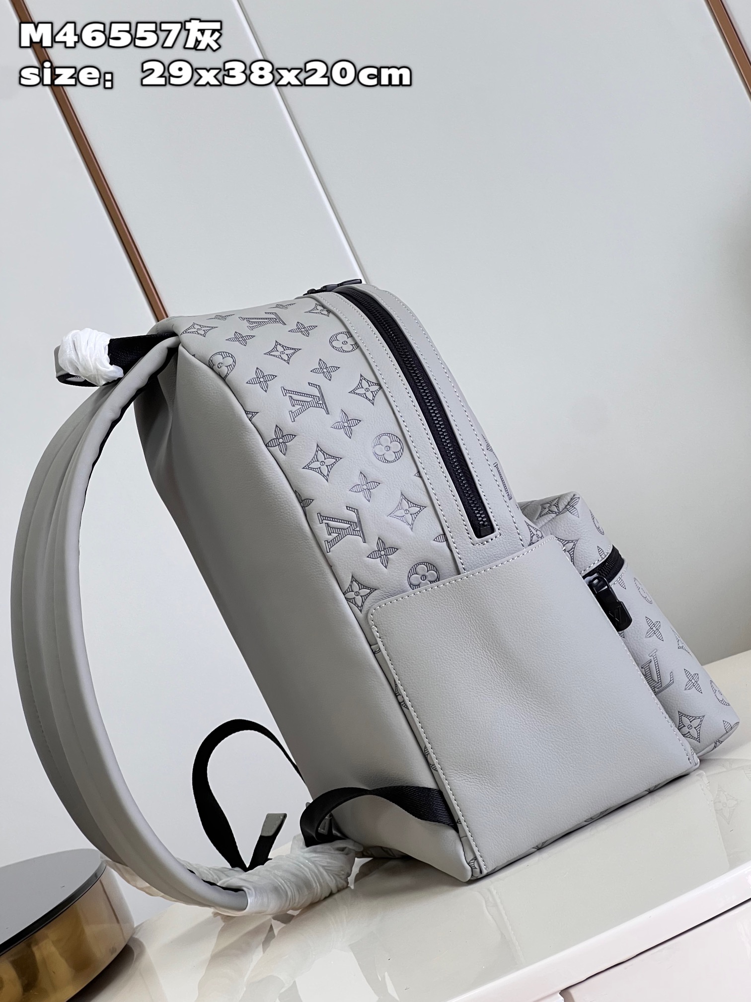 l**is V*t*n discovery backpack