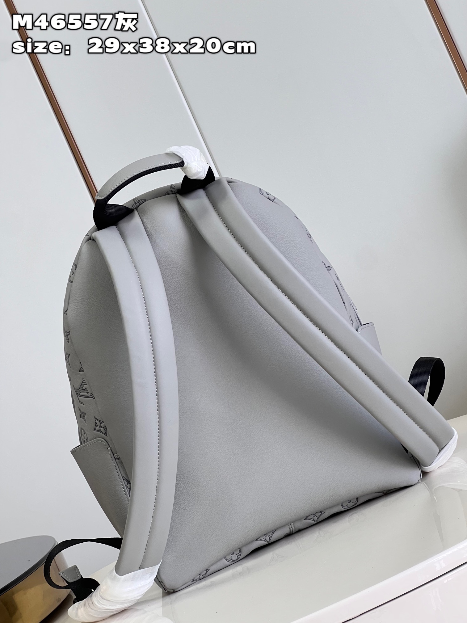 l**is V*t*n discovery backpack