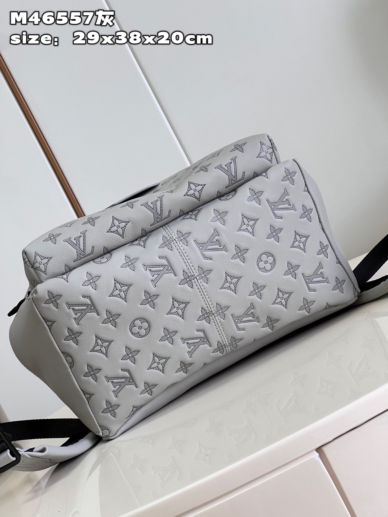 l**is V*t*n discovery backpack