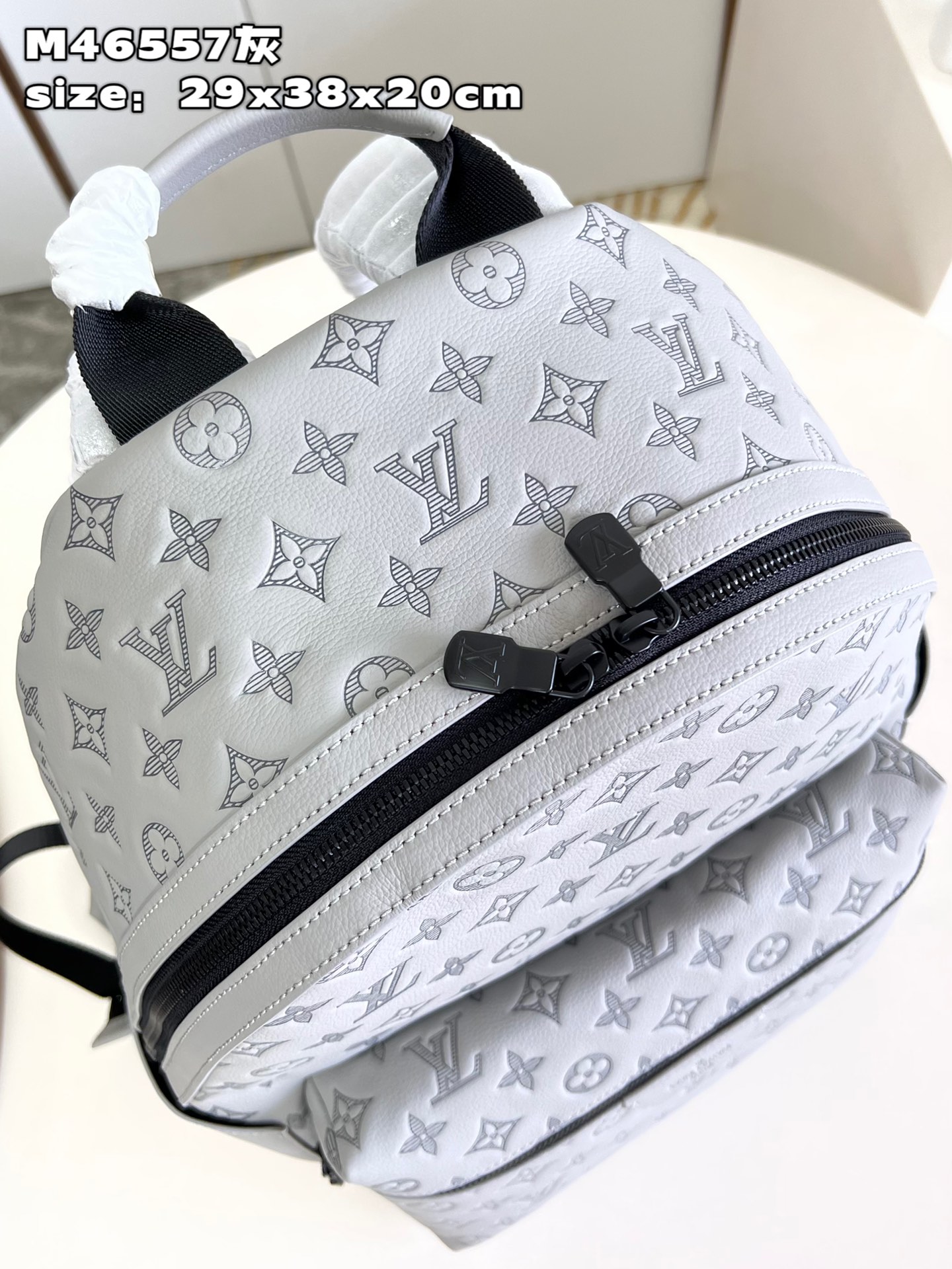 l**is V*t*n discovery backpack