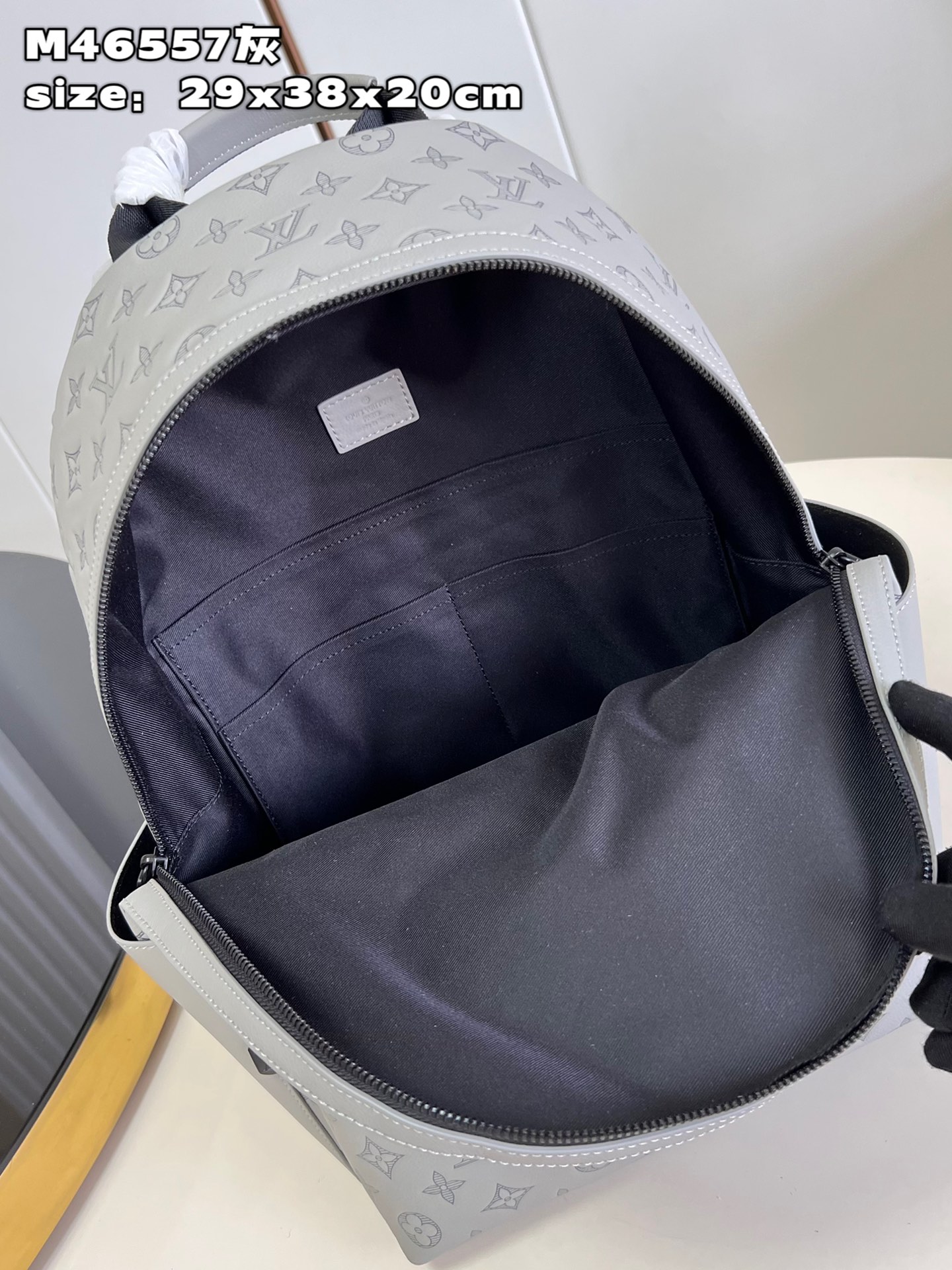 l**is V*t*n discovery backpack