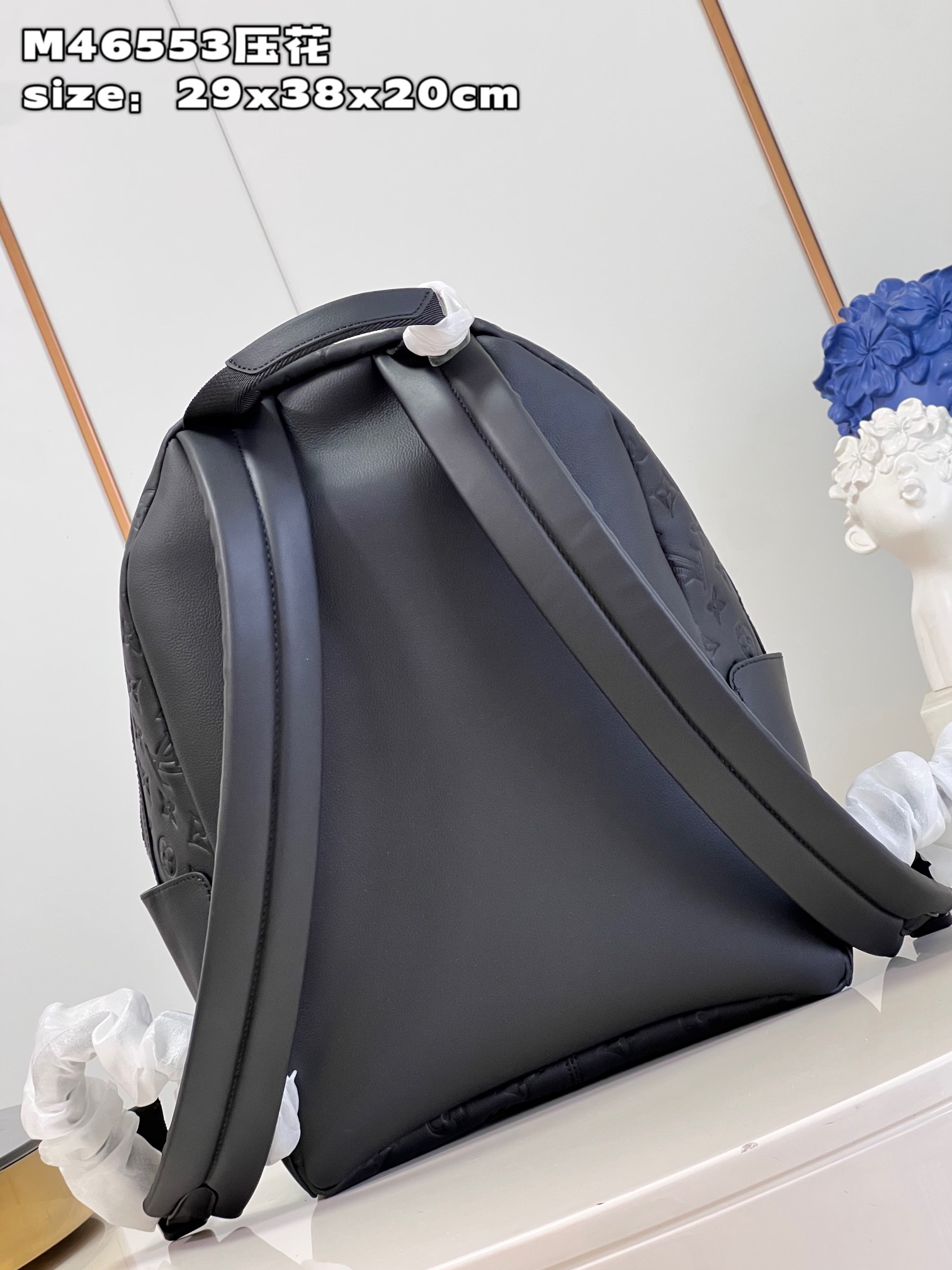 l**is V*t*n discovery  backpack