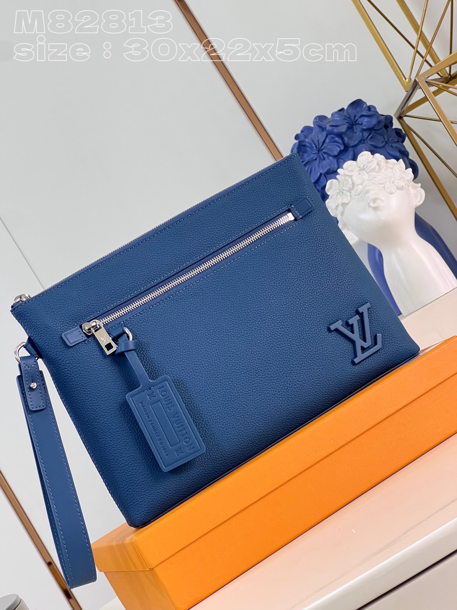 l**is V*t*n takeoff pouch