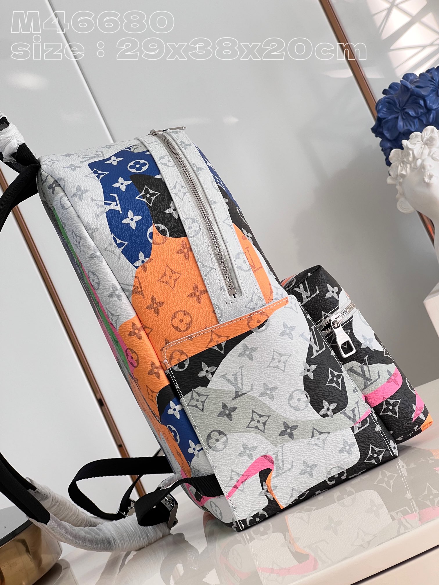 l**is V*t*n discovery backpack pm