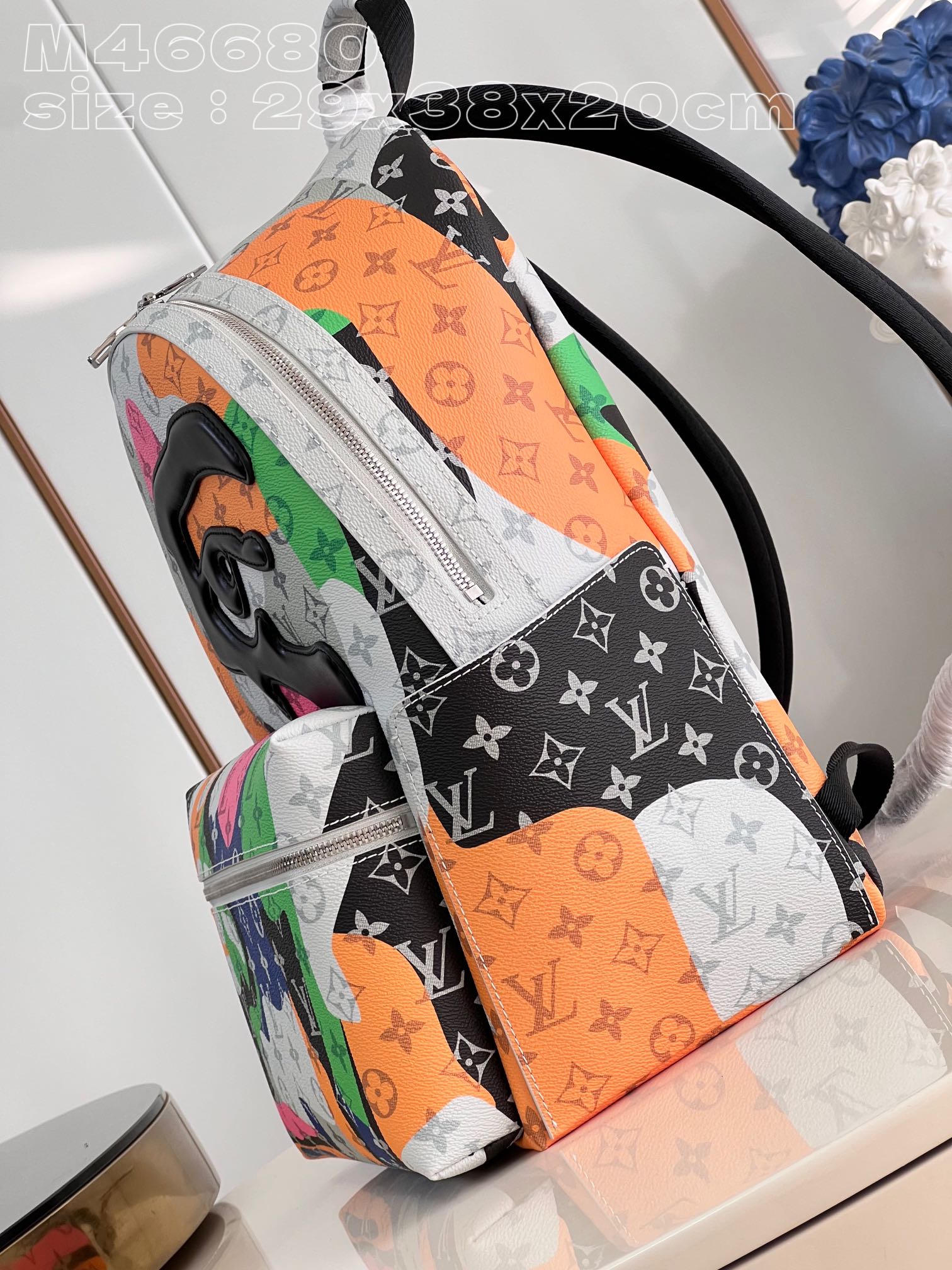 l**is V*t*n discovery backpack pm