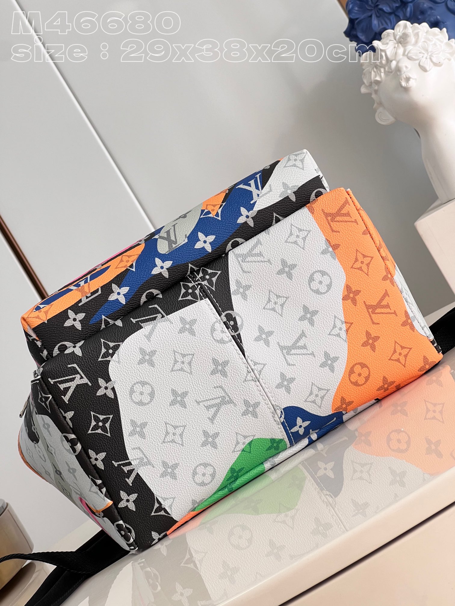 l**is V*t*n discovery backpack pm