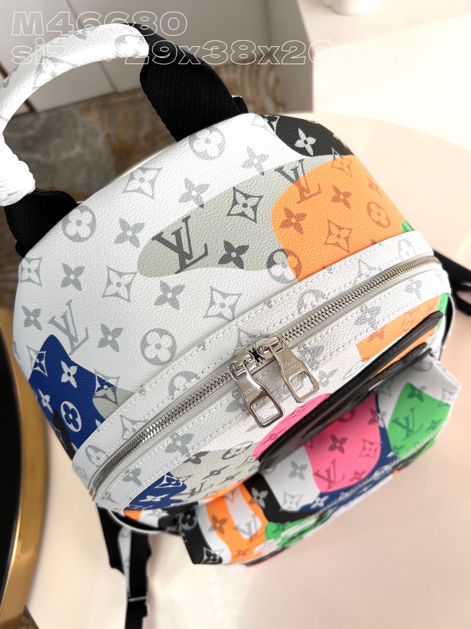 l**is V*t*n discovery backpack pm