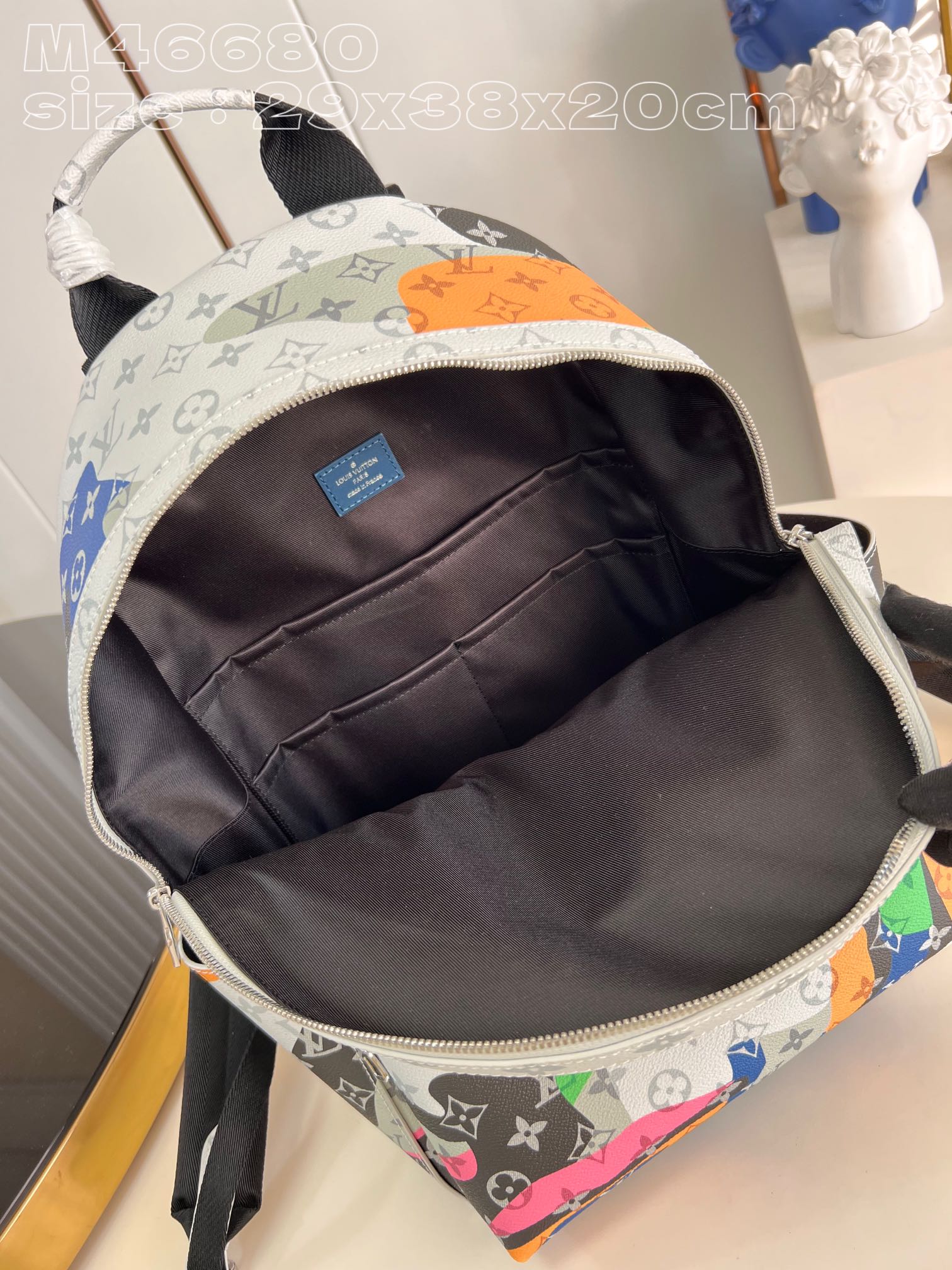 l**is V*t*n discovery backpack pm
