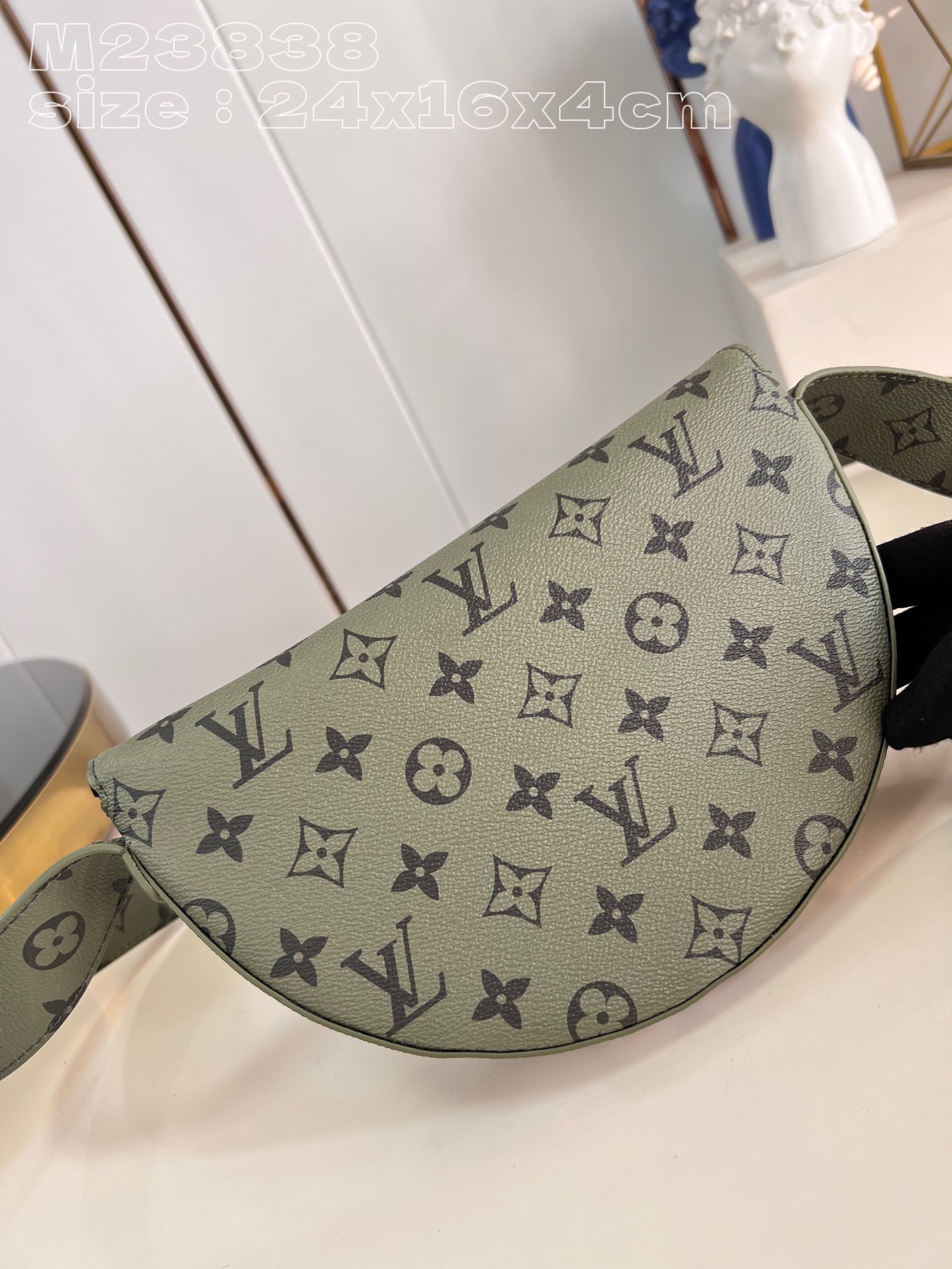 l**is V*t*n lv moon crossbody