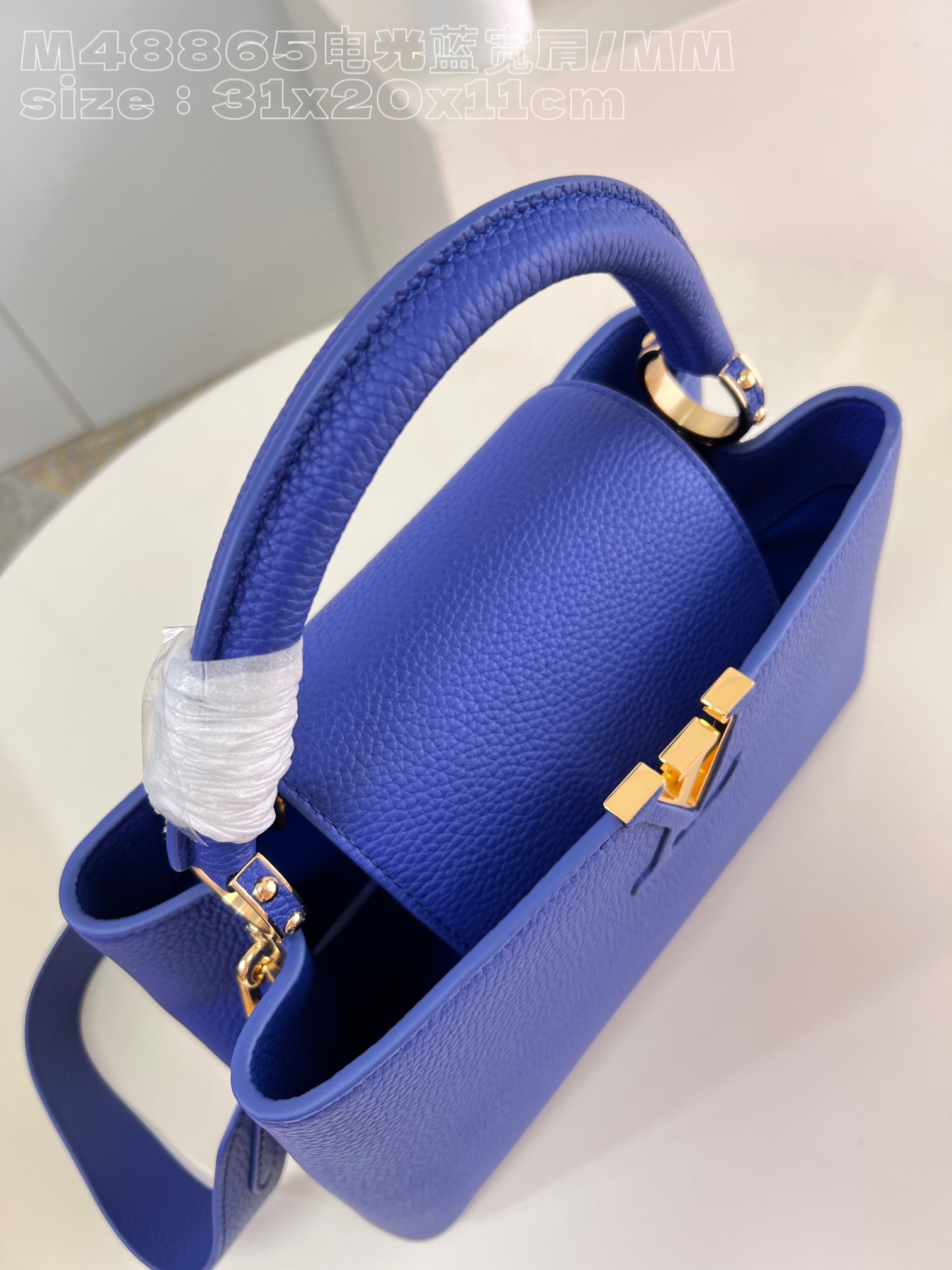 l**is V*t*n capucines mm handbag