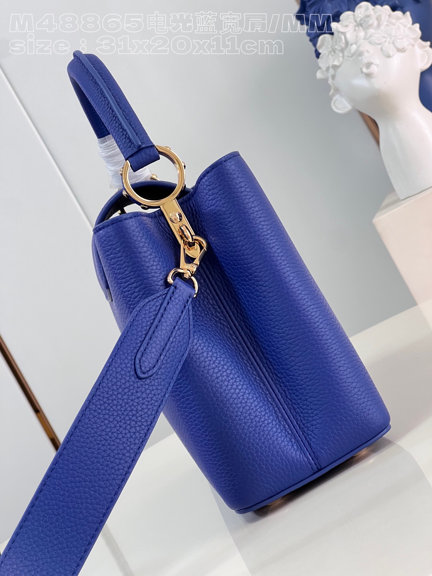 l**is V*t*n capucines mm handbag