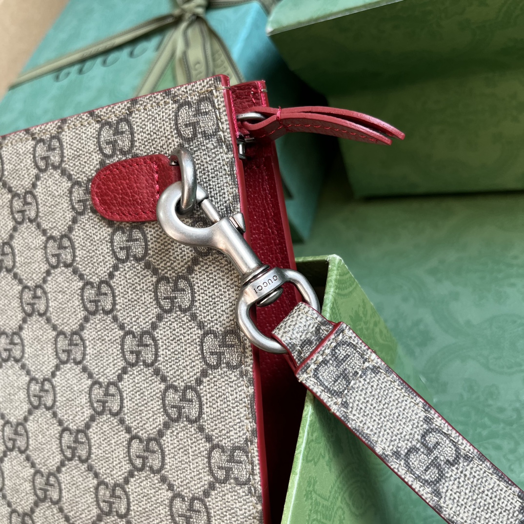 G*u*i pouch with gg detail