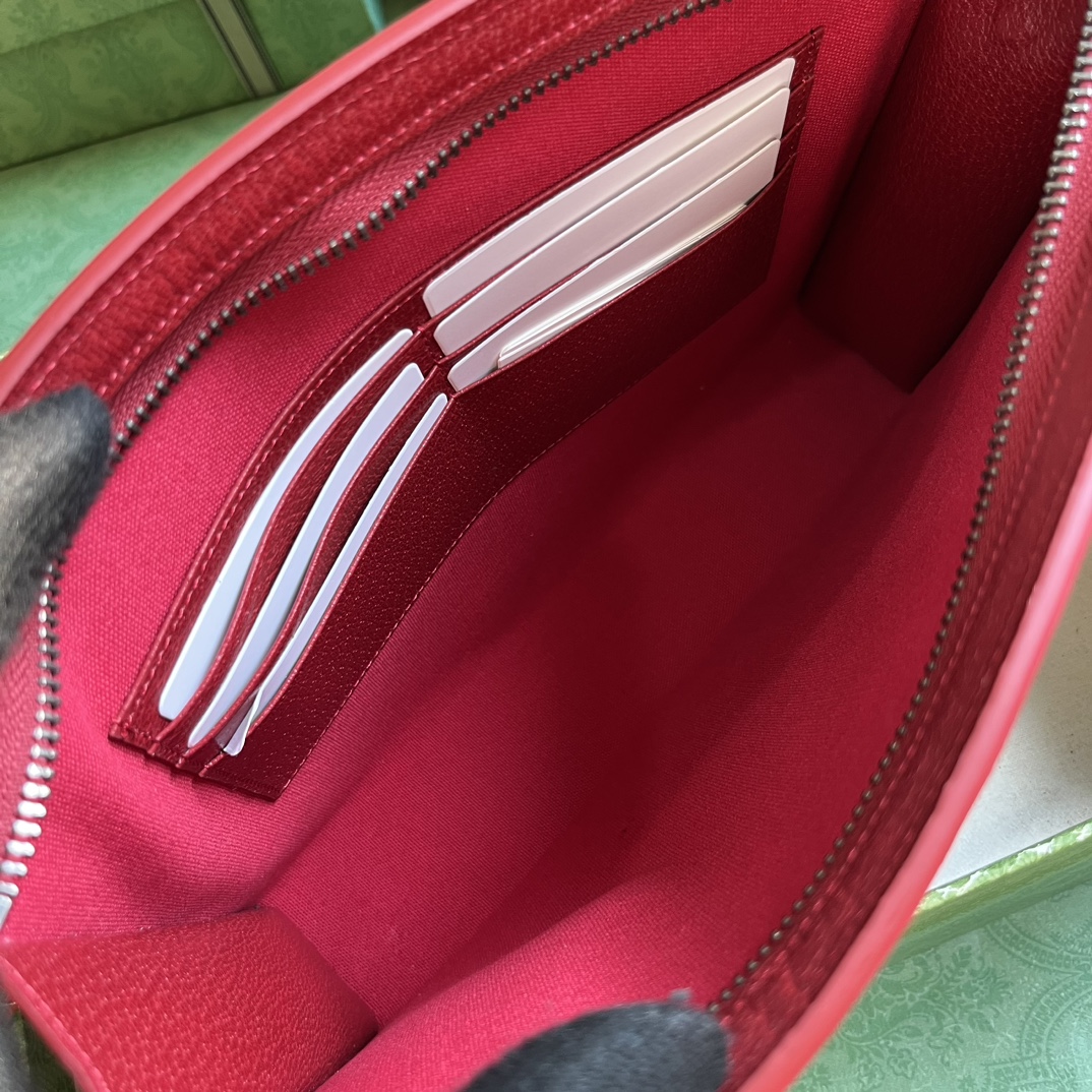 G*u*i pouch with gg detail