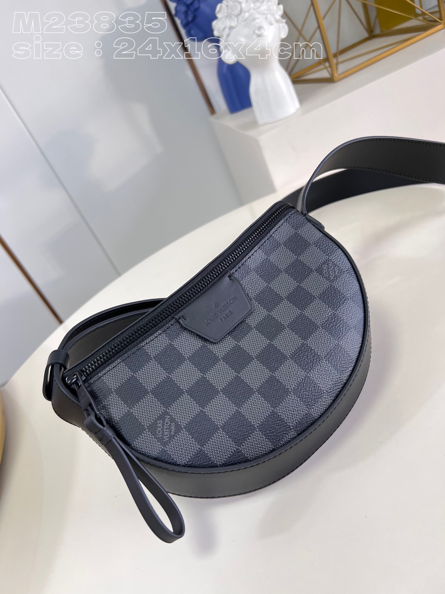 l**is V*t*n lv moon crossbody