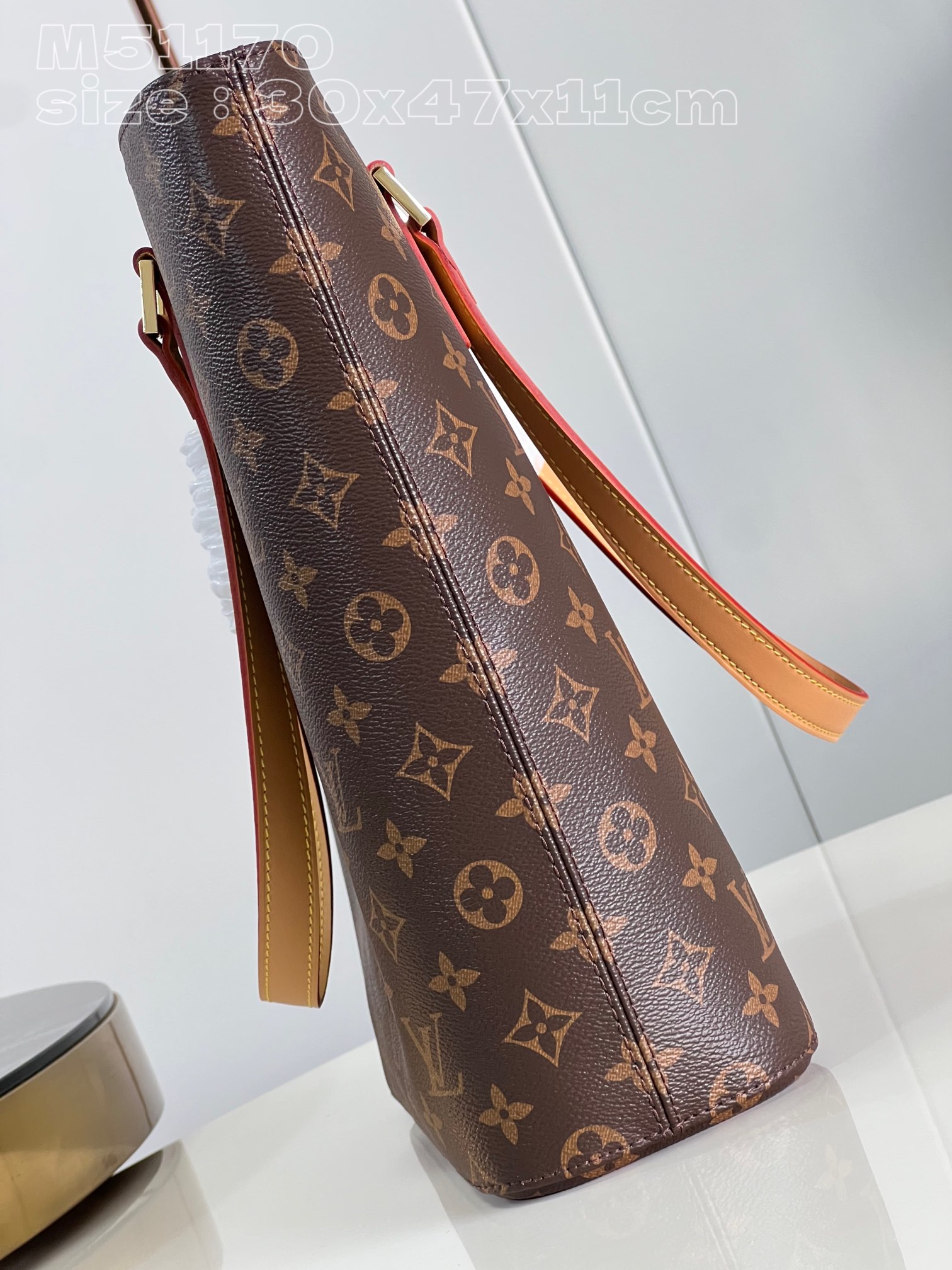 l**is V*t*n shopping bag