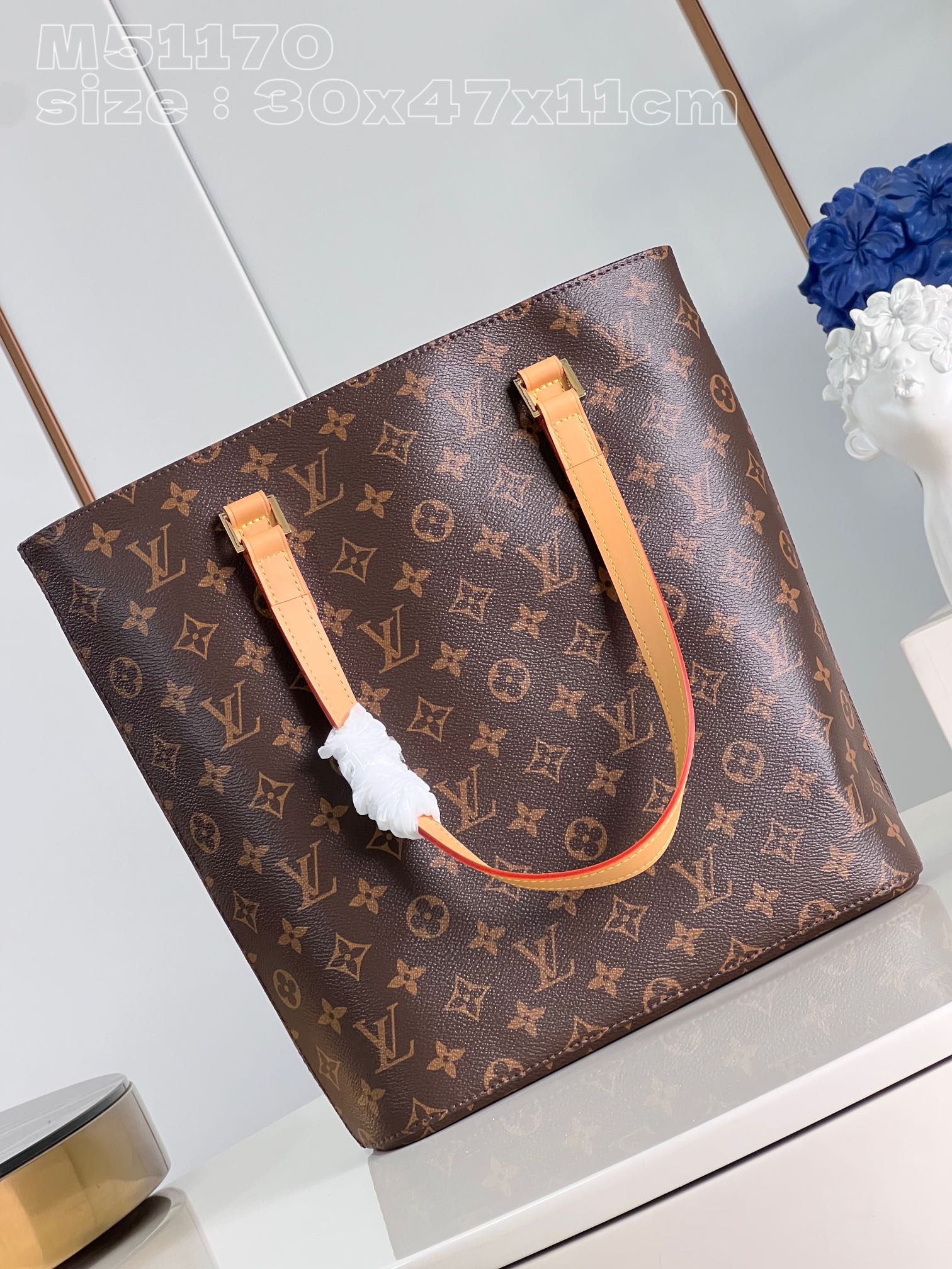 l**is V*t*n shopping bag