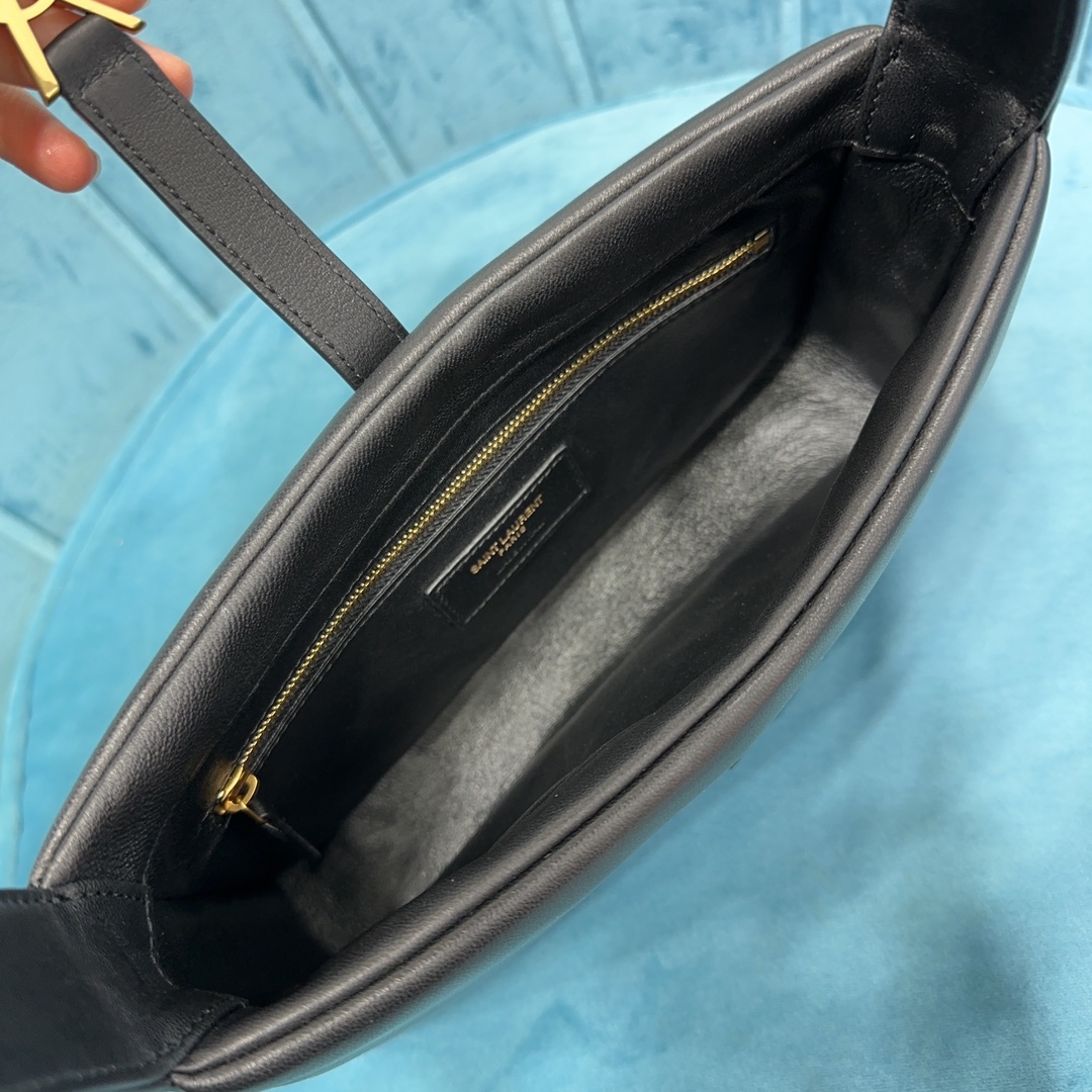 YSL LE 5 À 7 IN PADDED LAMBSKIN