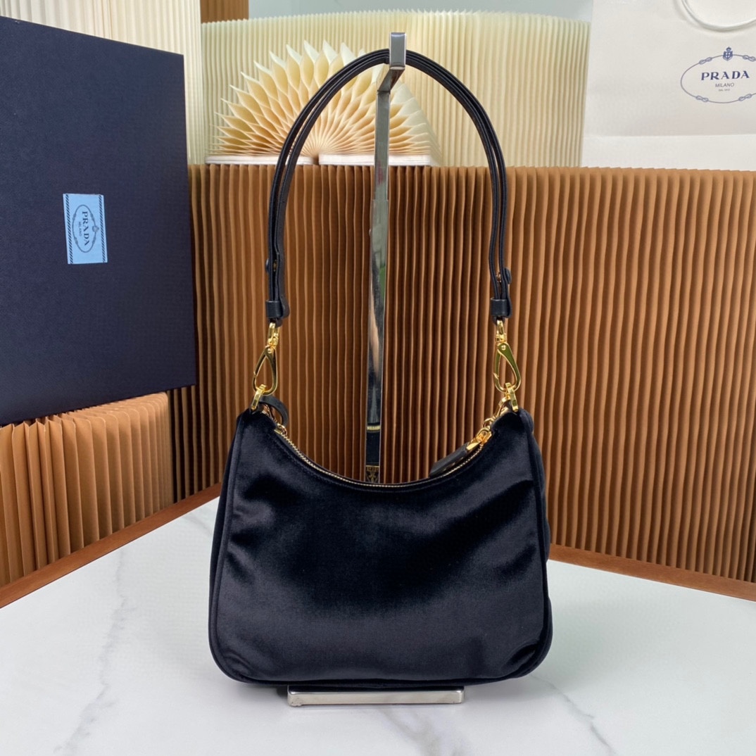 Pra*a nylon hobo