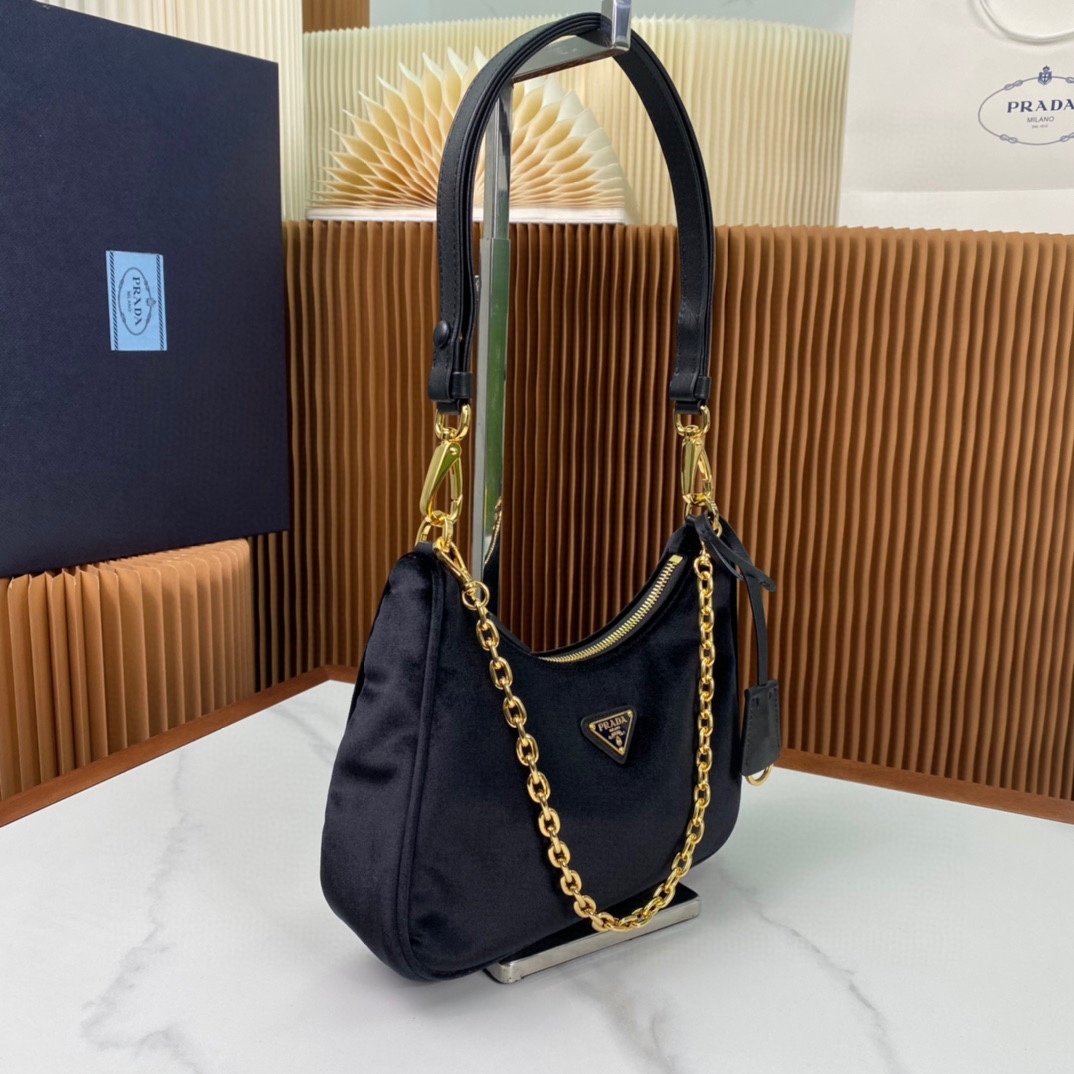 Pra*a nylon hobo