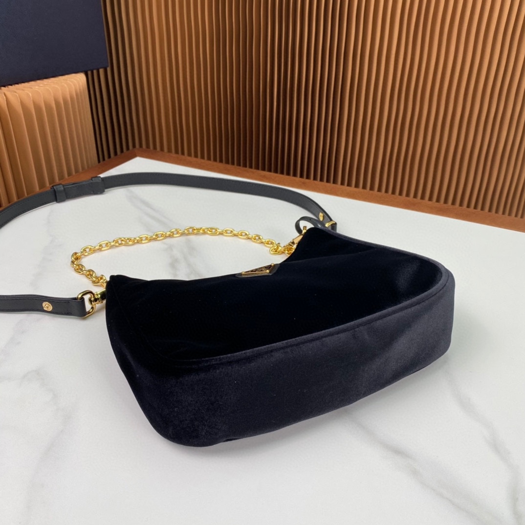 Pra*a nylon hobo