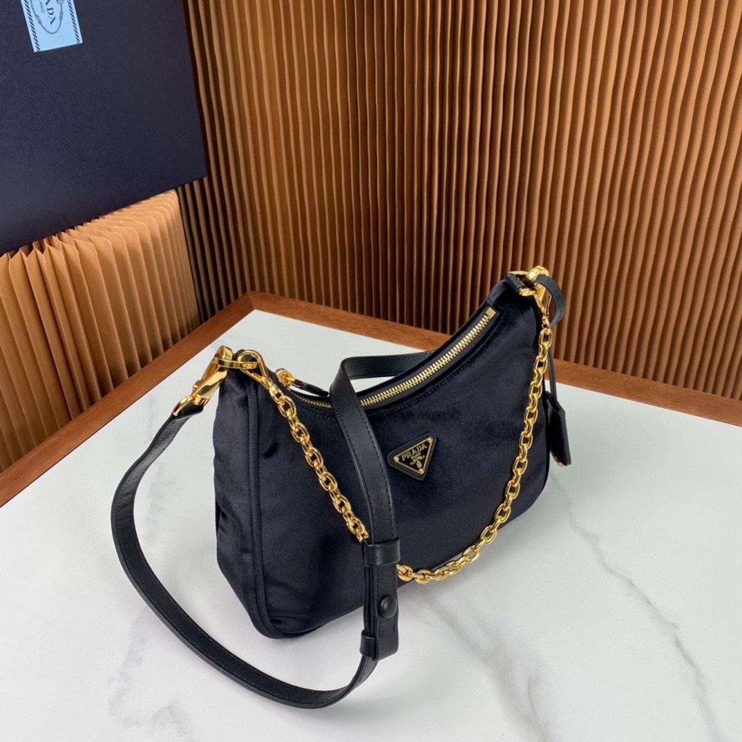 Pra*a nylon hobo