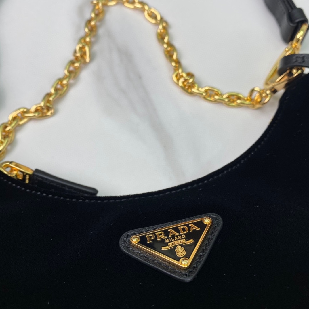 Pra*a nylon hobo