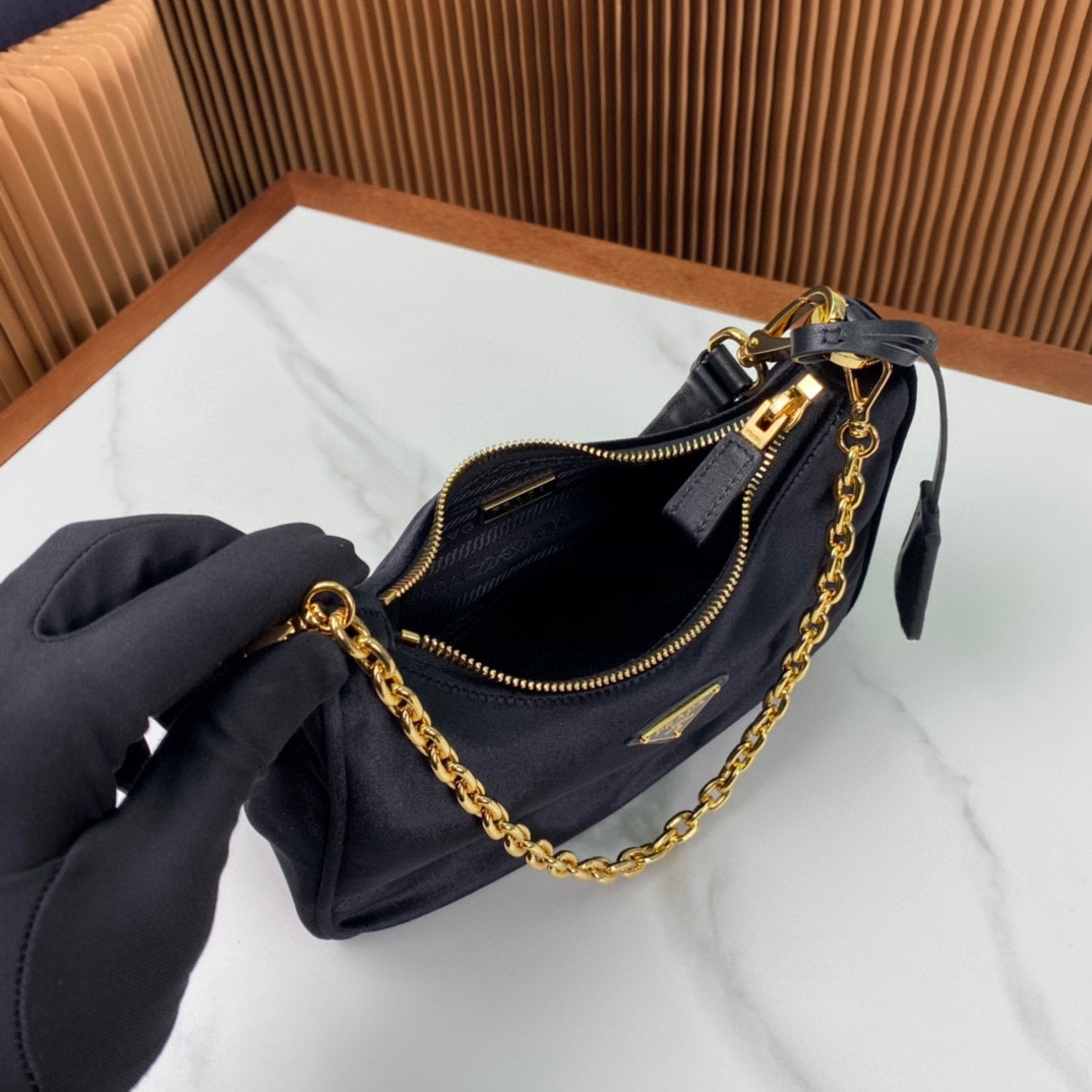 Pra*a nylon hobo