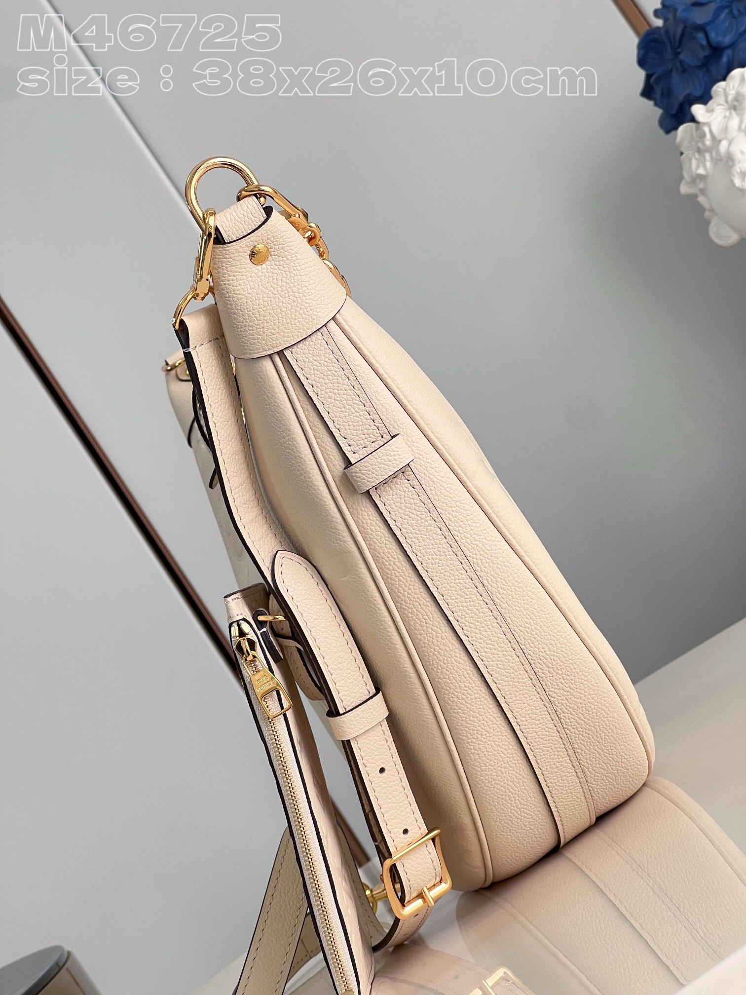 l**is V*t*n loop hobo bag