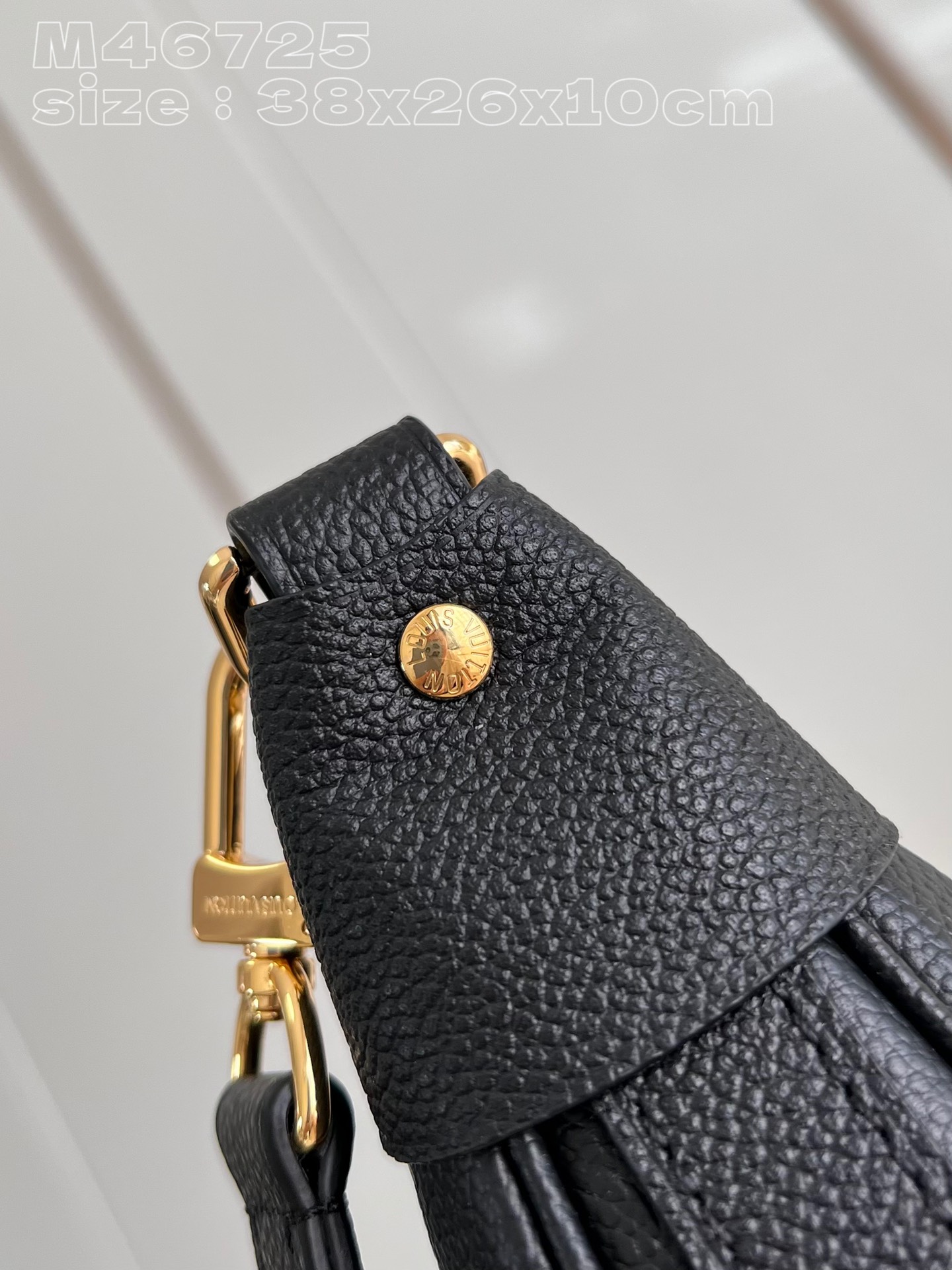 l**is V*t*n loop hobo handbag