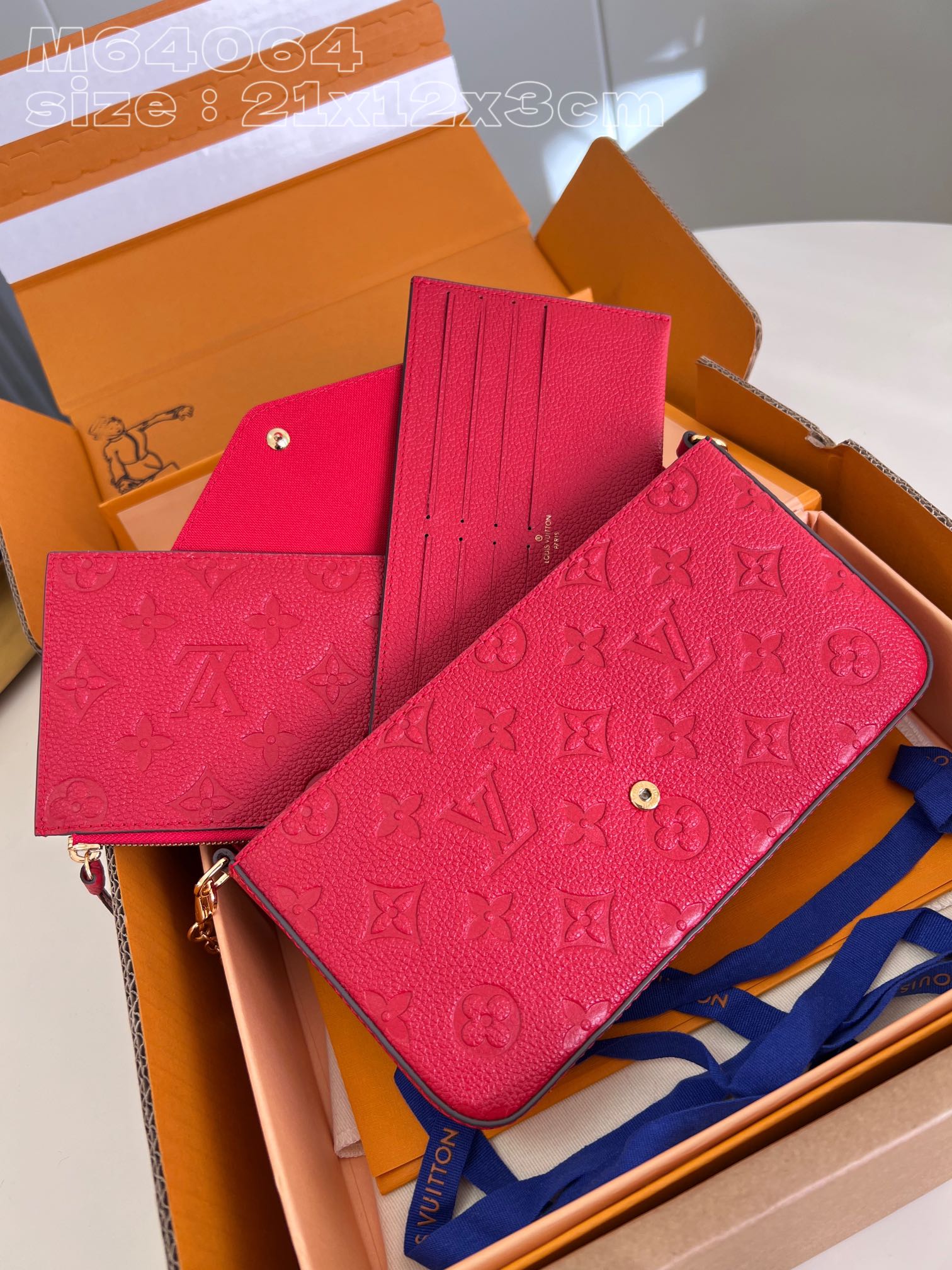 l**is V*t*n pochette félicie