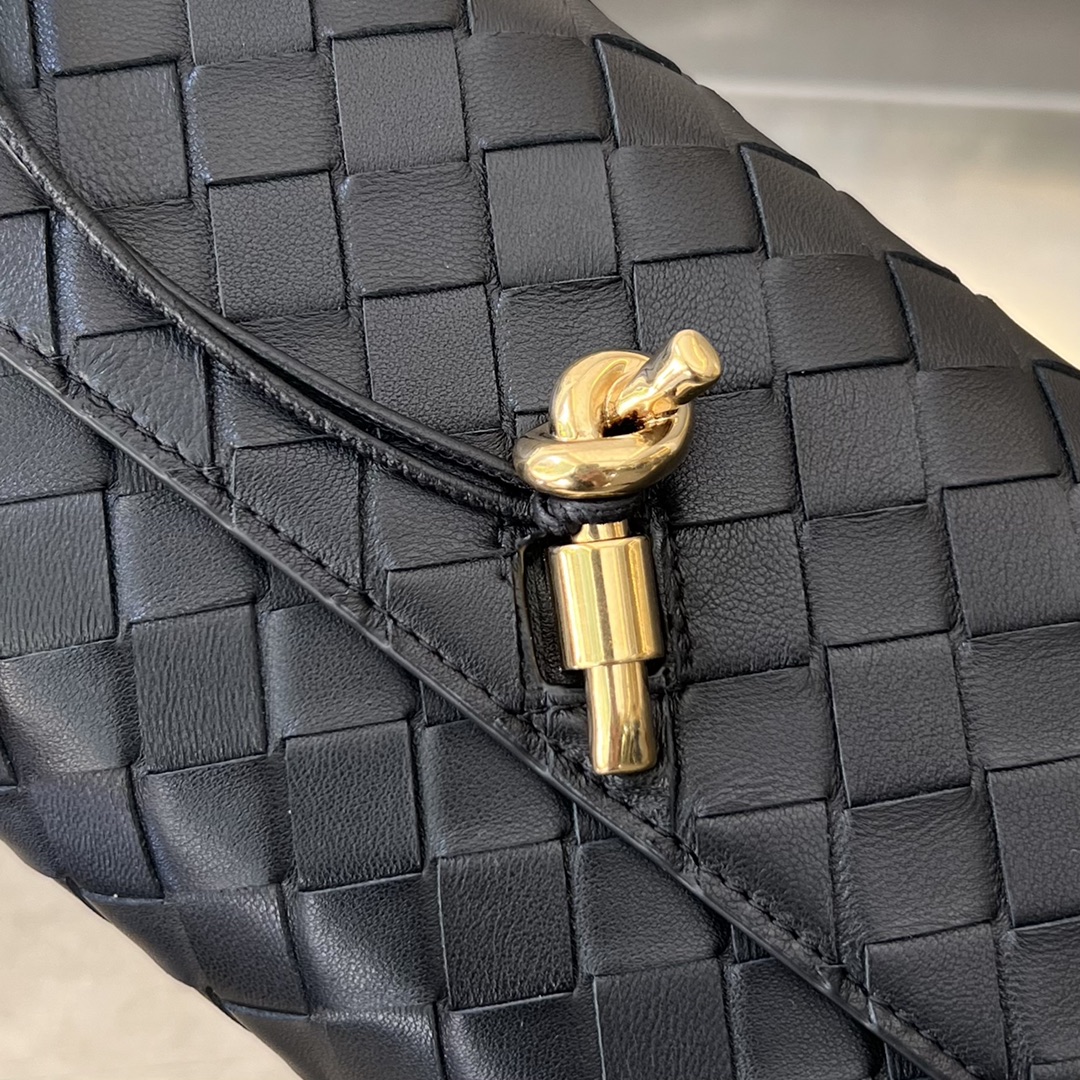 bo*te*ga Ve*ne*ta mini andiamo cross-body bag