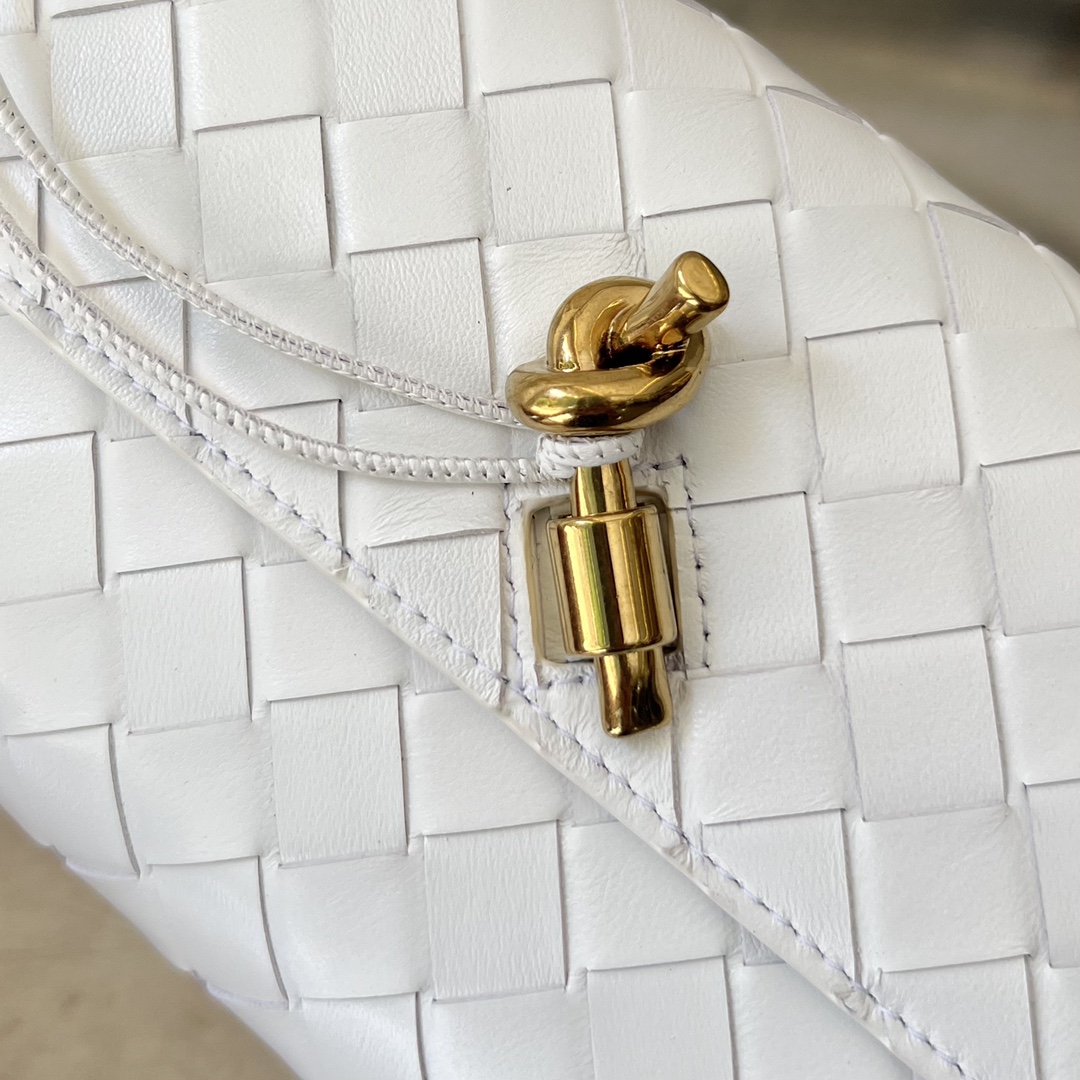bo*te*ga Ve*ne*ta mini andiamo cross-body bag