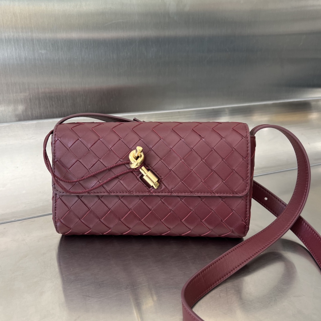 bo*te*ga Ve*ne*ta mini andiamo cross-body bag