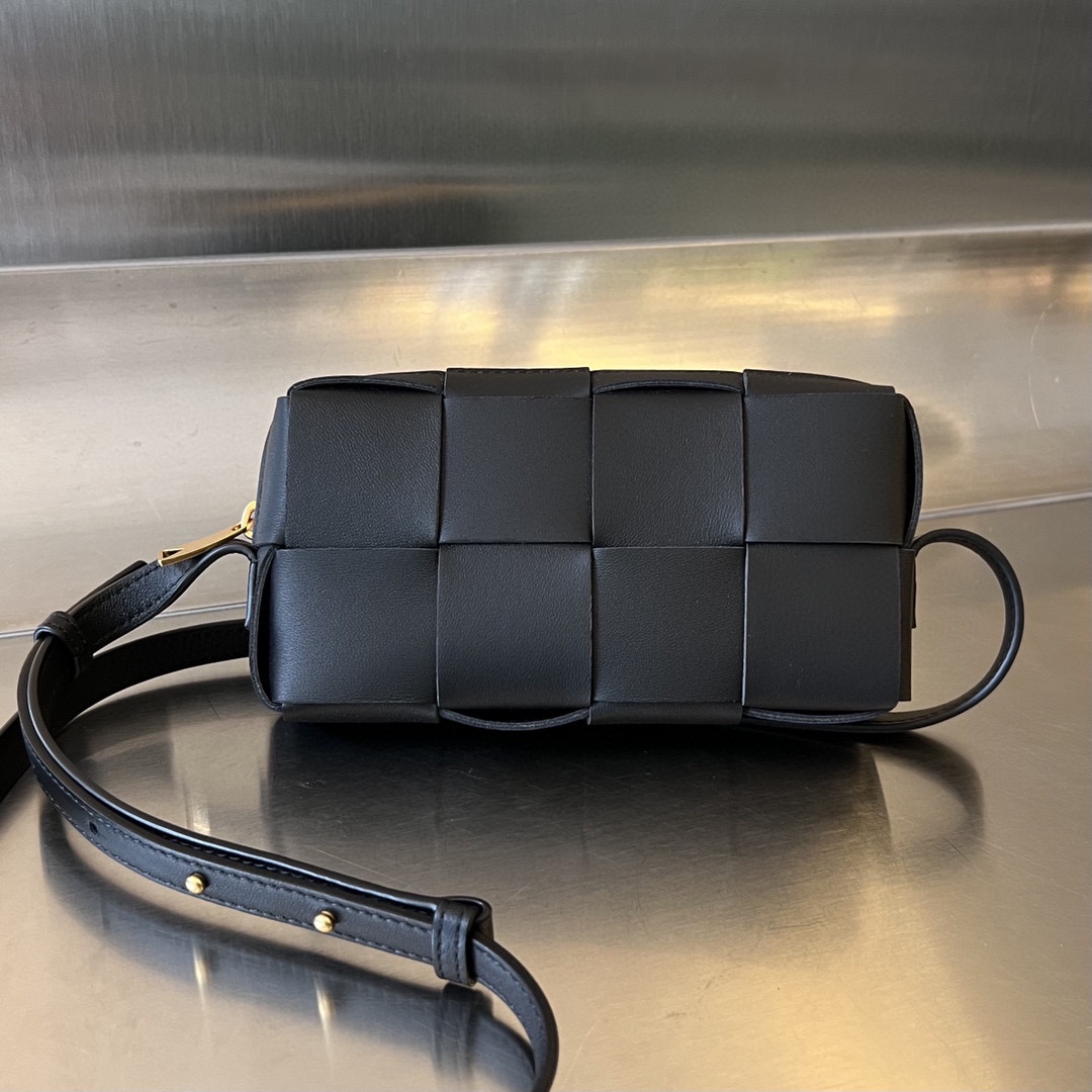 bo*te*ga Ve*ne*ta mini cassette cross-body bag